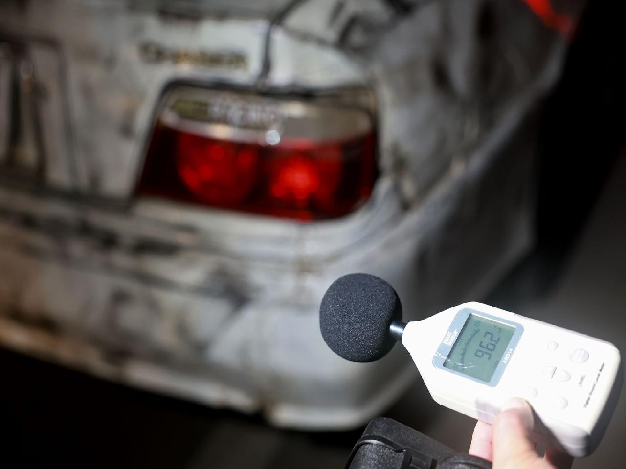 Дуу чимээний стандарт децибел 74 байх ёстой ч мото, суррон, бүдүүн яндантай автомашиных 110 давж байна