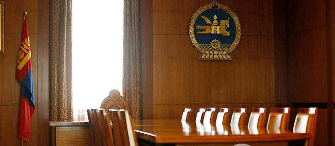 Ордоор “оролдсон” Засгийн газар огцордог