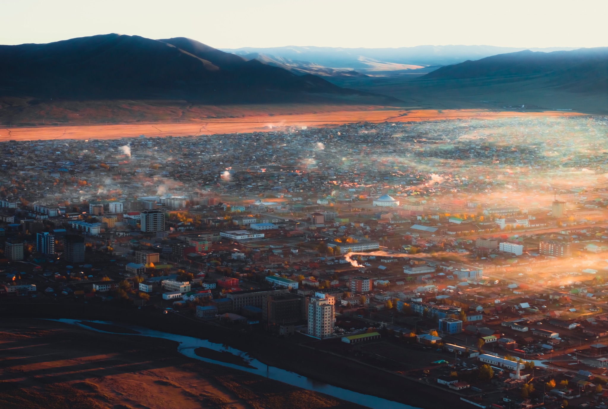 Өнөө маргаашдаа ихэнх нутгаар хур тунадас орохгүй, өдөртөө дулаан байна