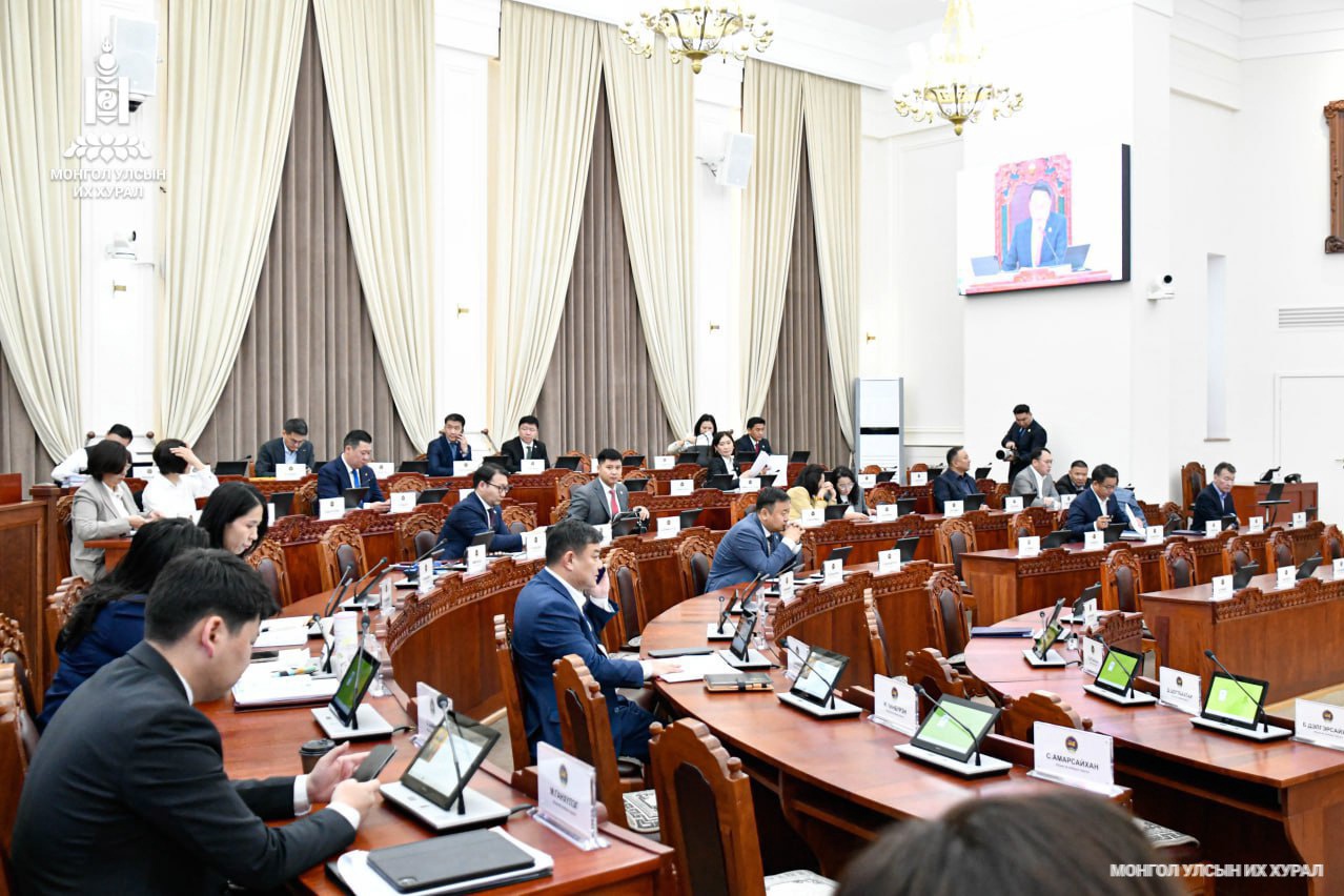 Засгийн газар парламентынхаа дээр гарчихлаа