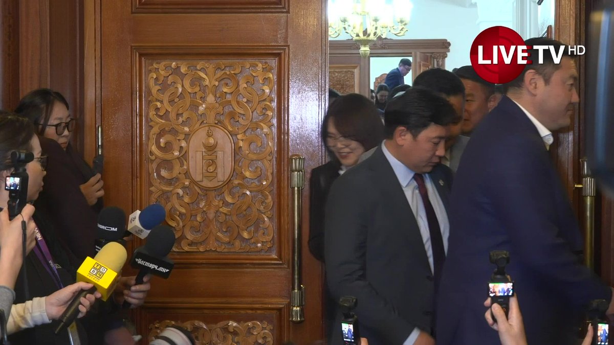 🔴Ж.Энхбаяр: Байнгын хорооны саналыг сонсоод, УИХ Үндсэн хуульд зааснаар Ерөнхий сайдыг огцруулья гэж санал хураадаг юм