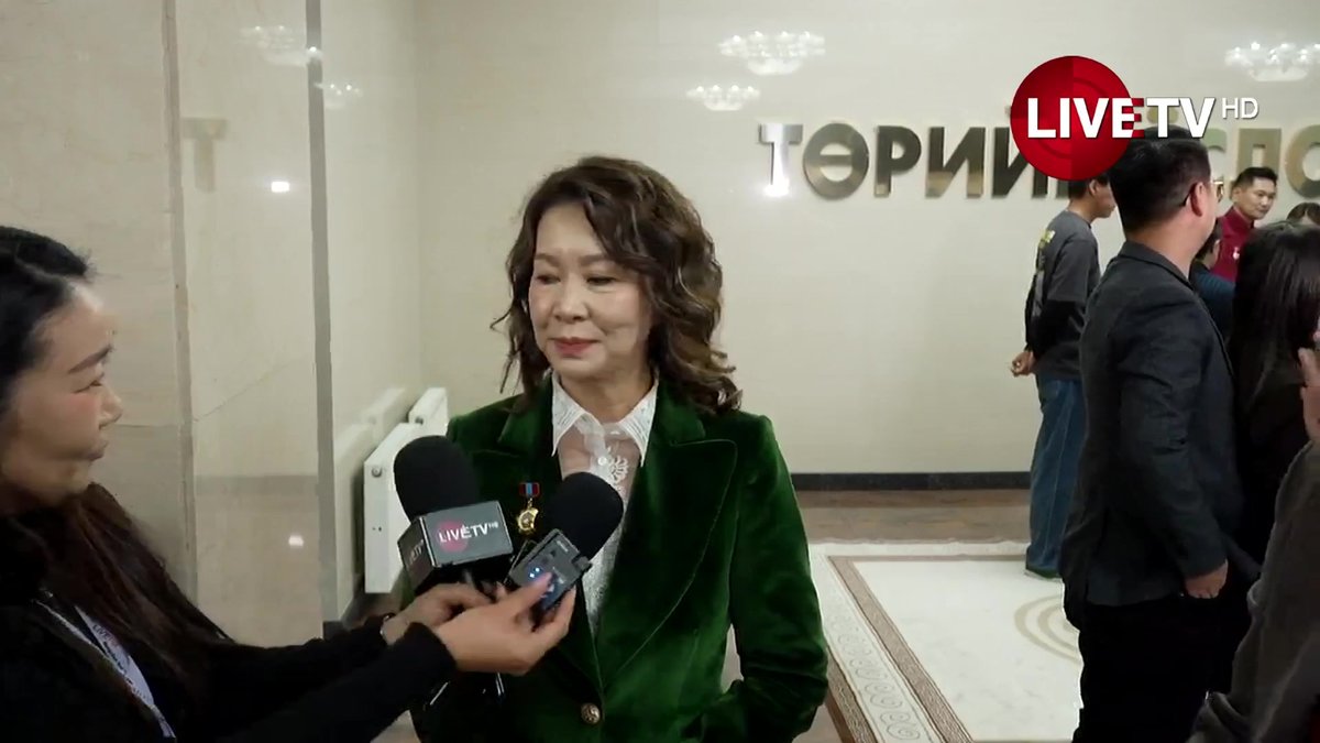 🔴LIVE: Жүжигчин, дуу оруулагч О.Оюун Монгол Улсын гавьяат жүжигчин цолоор шагнагдлаа