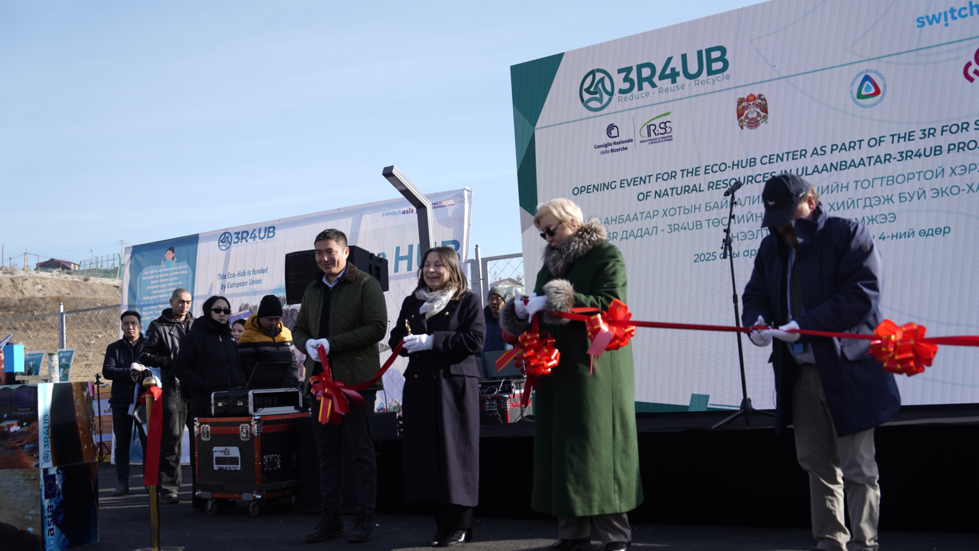 Чингэлтэй дүүрэг ангилан ялгасан хог хаягдлыг эдийн засгийн эргэлтэд оруулах төвлөрсөн байгууламжтай болжээ