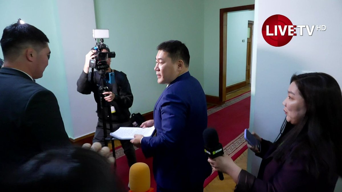 🔴Л.Оюун-Эрдэнэ: Миний хүү орлогоо нотолчихсон. Яах гэж гал барьж, олон хүнийг гомдоов доо гэж бодогдож байна