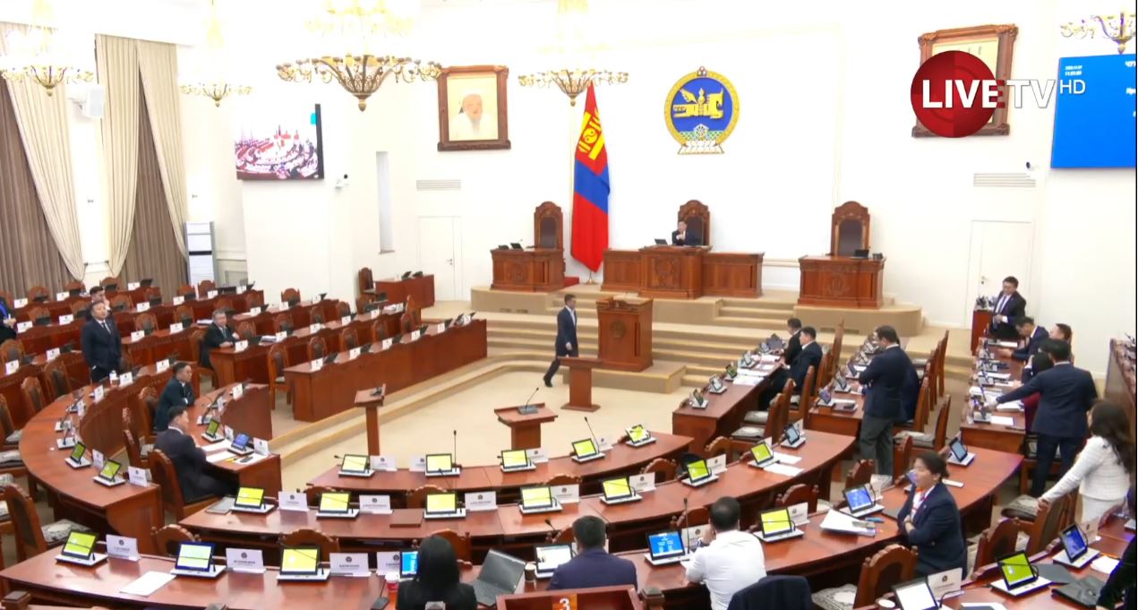 Хянан шалгах түр хороо байгуулах санал хураалт удаа дараа "бүтэлгүйтэв"