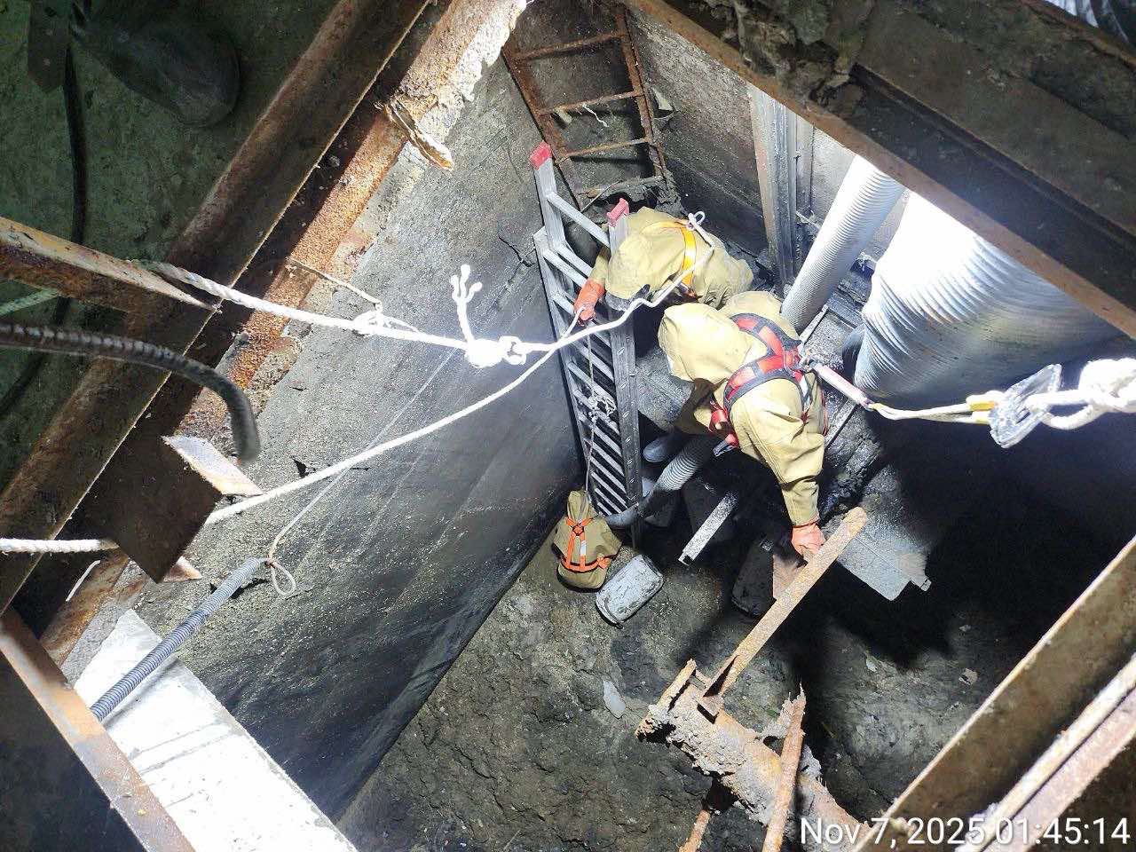 Яармагийн бохир усны II өргөх насос станцын шугам хоолой болон хүлээн авах санд хуримтлагдсан хогийг цэвэрлэлээ