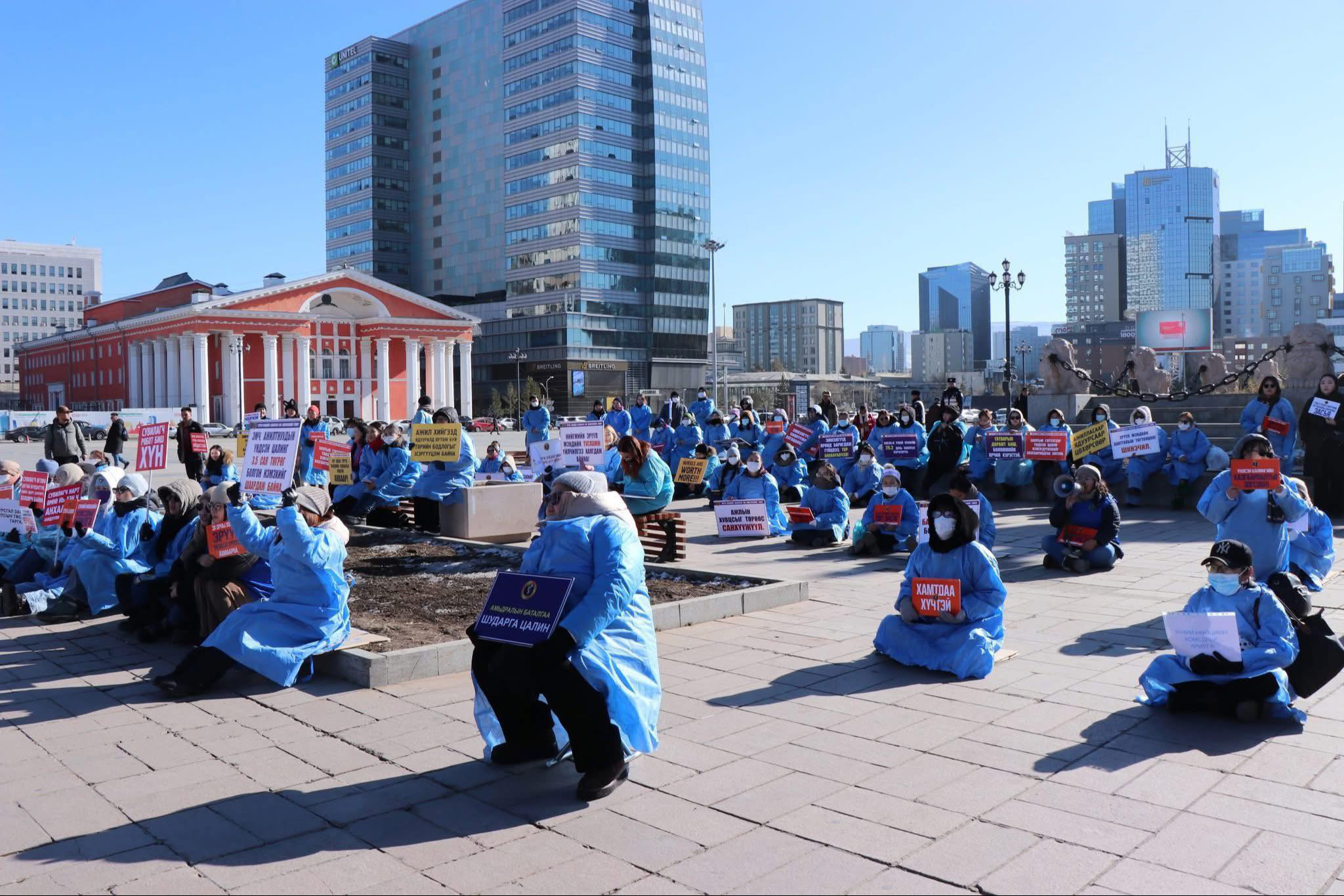 Эмч нар Монголд 1.6 сая, Японд 30 сая төгрөгийн цалинтай