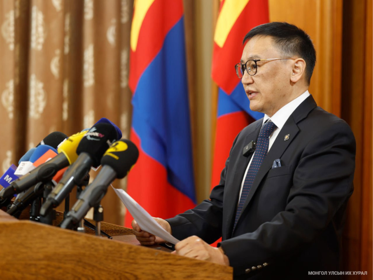 2027 онд эмч нарын үндсэн цалинг 3,5 саяд хүргэхээр болжээ