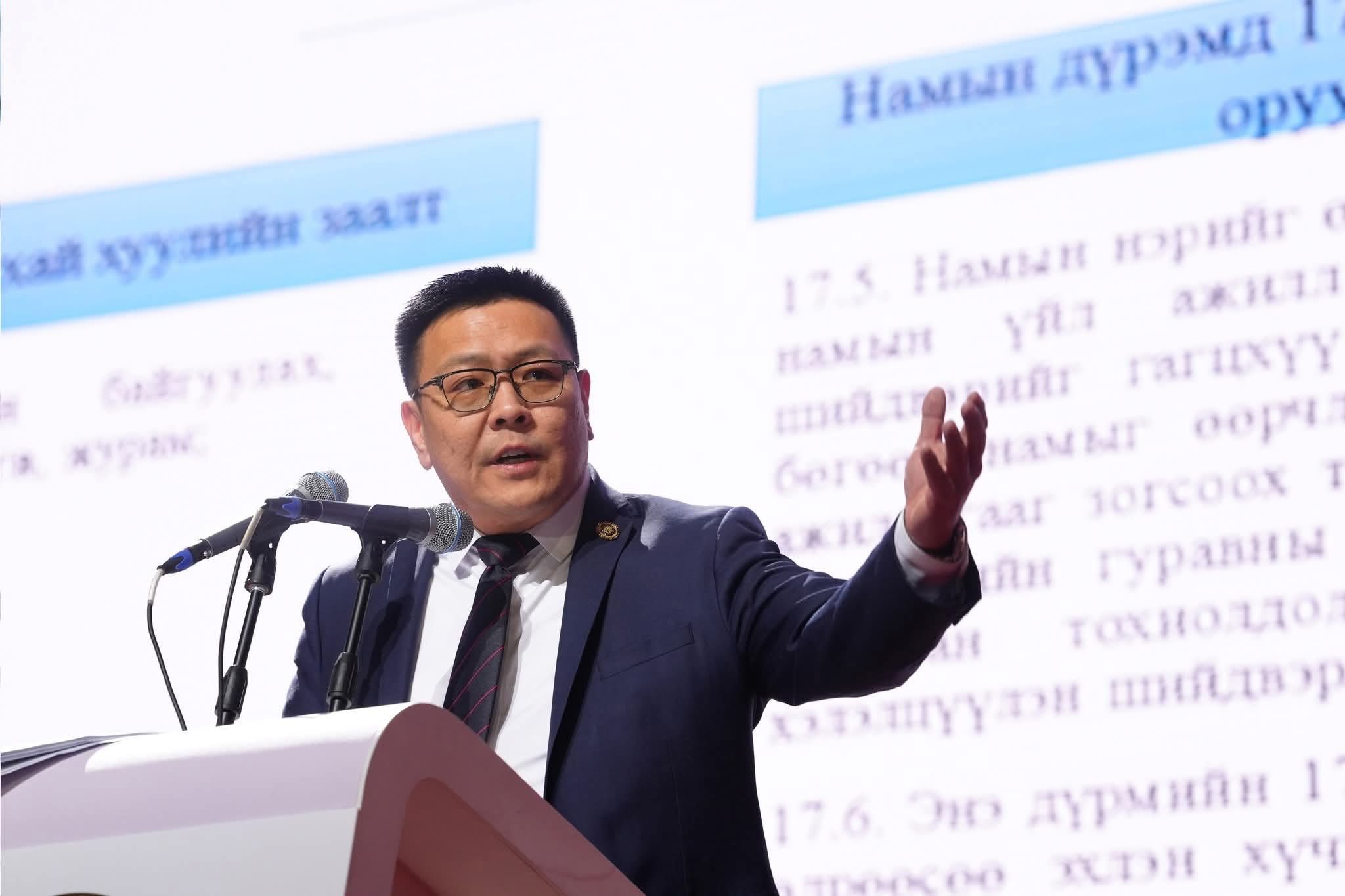 Б.Баярбаатар: Ерөнхийлөгч асан Х.Баттулга МАН-ыг тараах тухай хууль бус зарлиг уншиж байсныг хэзээ ч бүү мартаарай