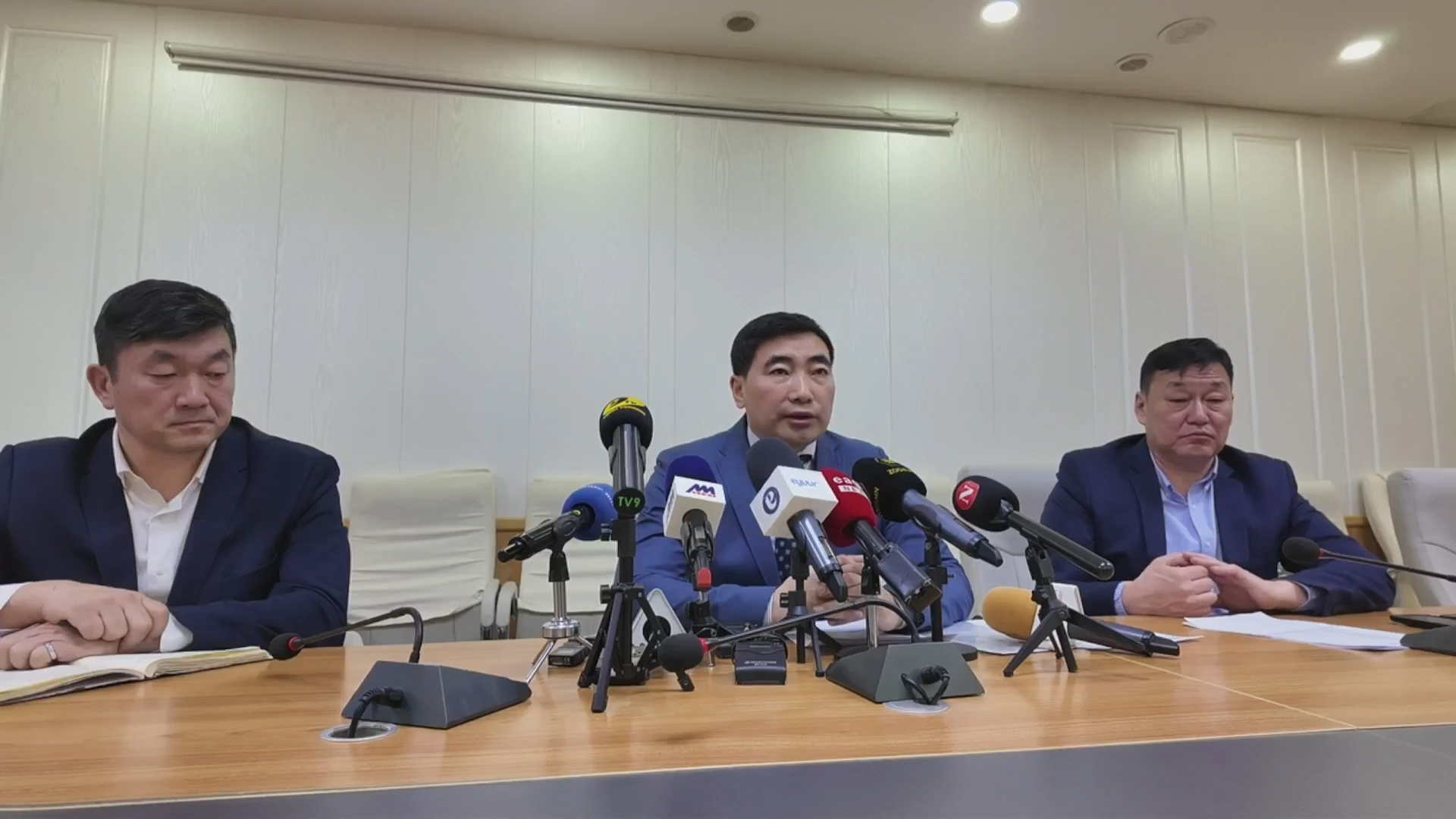 Б.Дашпүрэв: Шатахууны импорт тасралтгүй үргэлжилж байна