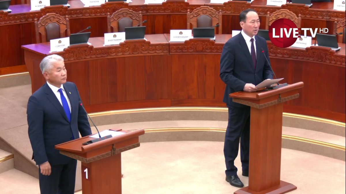 🔴ЧУУЛГАН: Засгийн газрын гишүүд тангаргаа өргөж байна