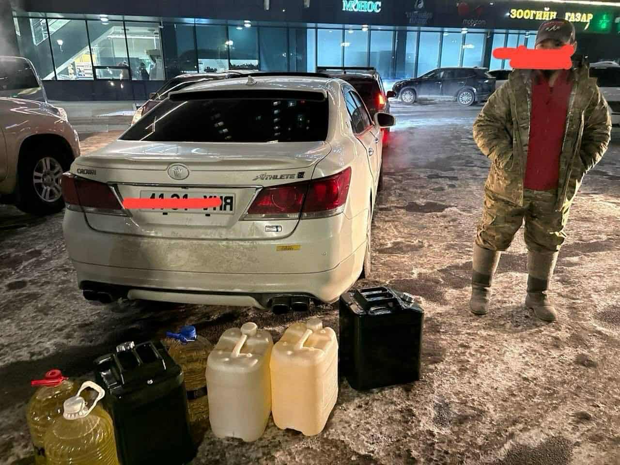 Гурван тонн шатахуун шаглаж зарж байсан иргэдийг баривчилжээ