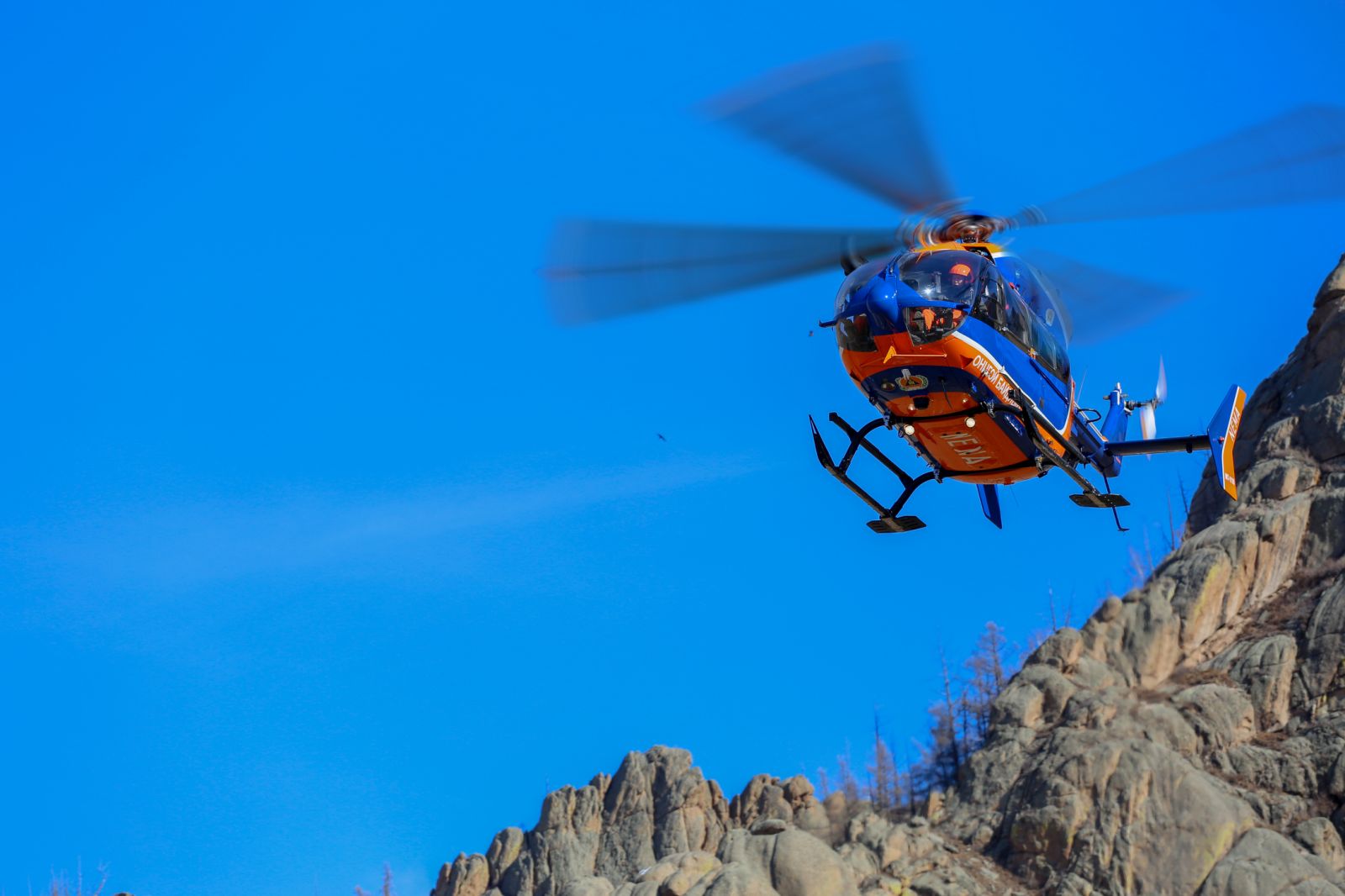 Таван иргэний амь насыг авран хамгаалж, найман иргэнийг утаажилтын бүсээс гаргажээ