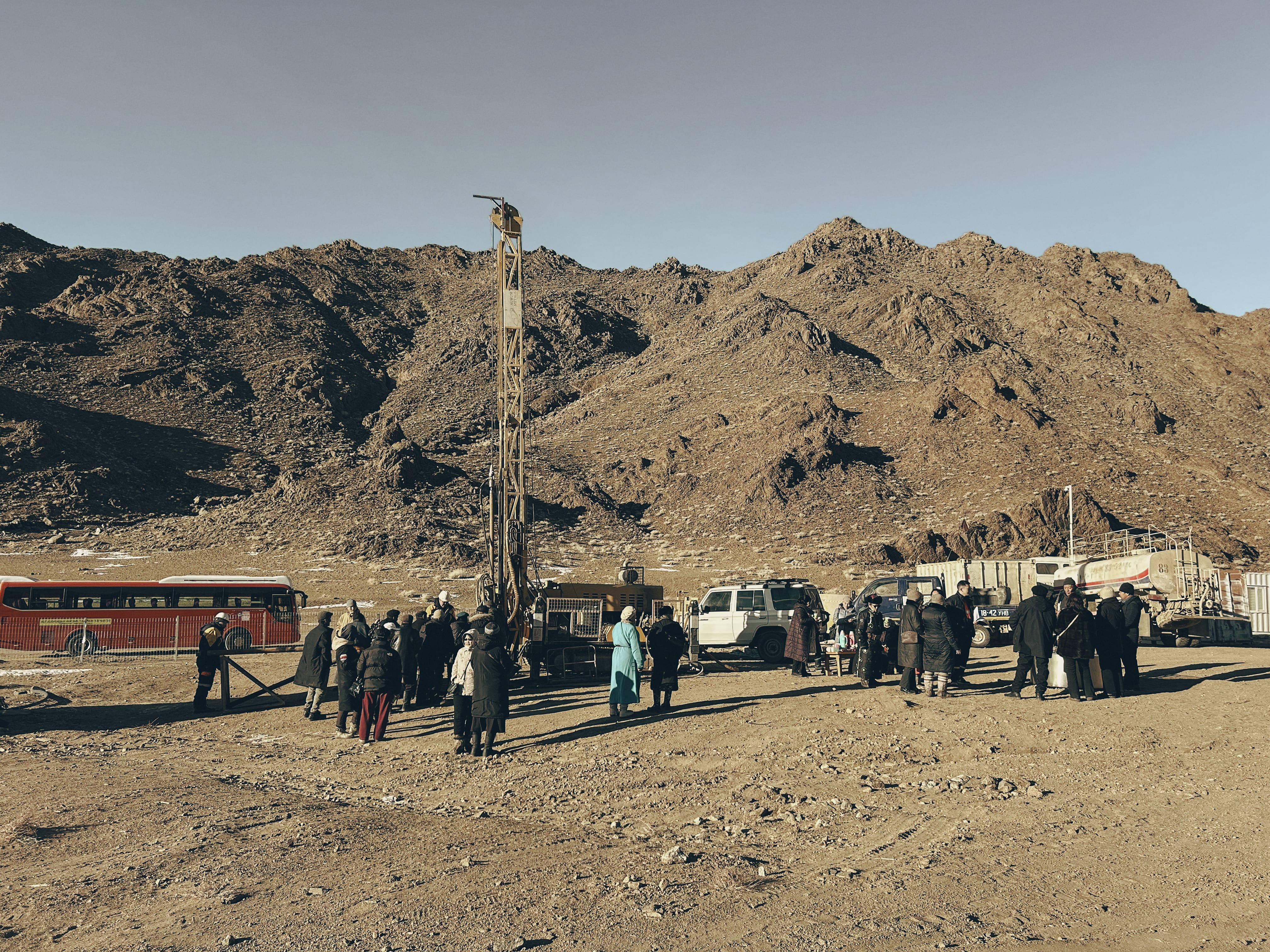 Халзан бүрэгтэй төсөл нээлттэй өдөрлөг зохион байгуулж, иргэд өрөмдлөгийн суурь машинтай газар дээр нь танилцжээ