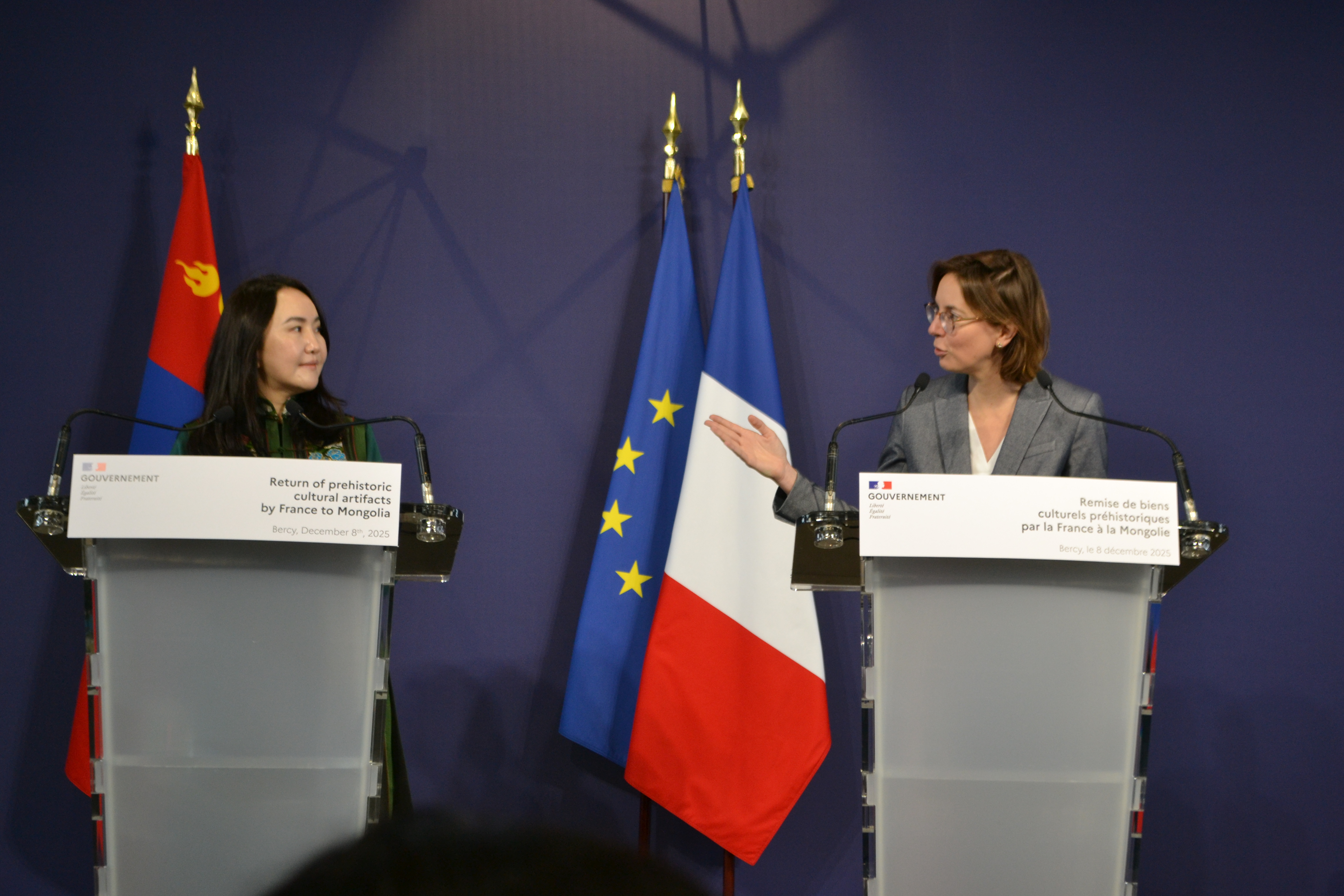 Монголын нутаг дэвсгэрээс хулгайлагдаж, хууль бусаар хил нэвтрүүлсэн үлэг гүрвэлийн чулуужсан олдворыг эгүүлэн авлаа