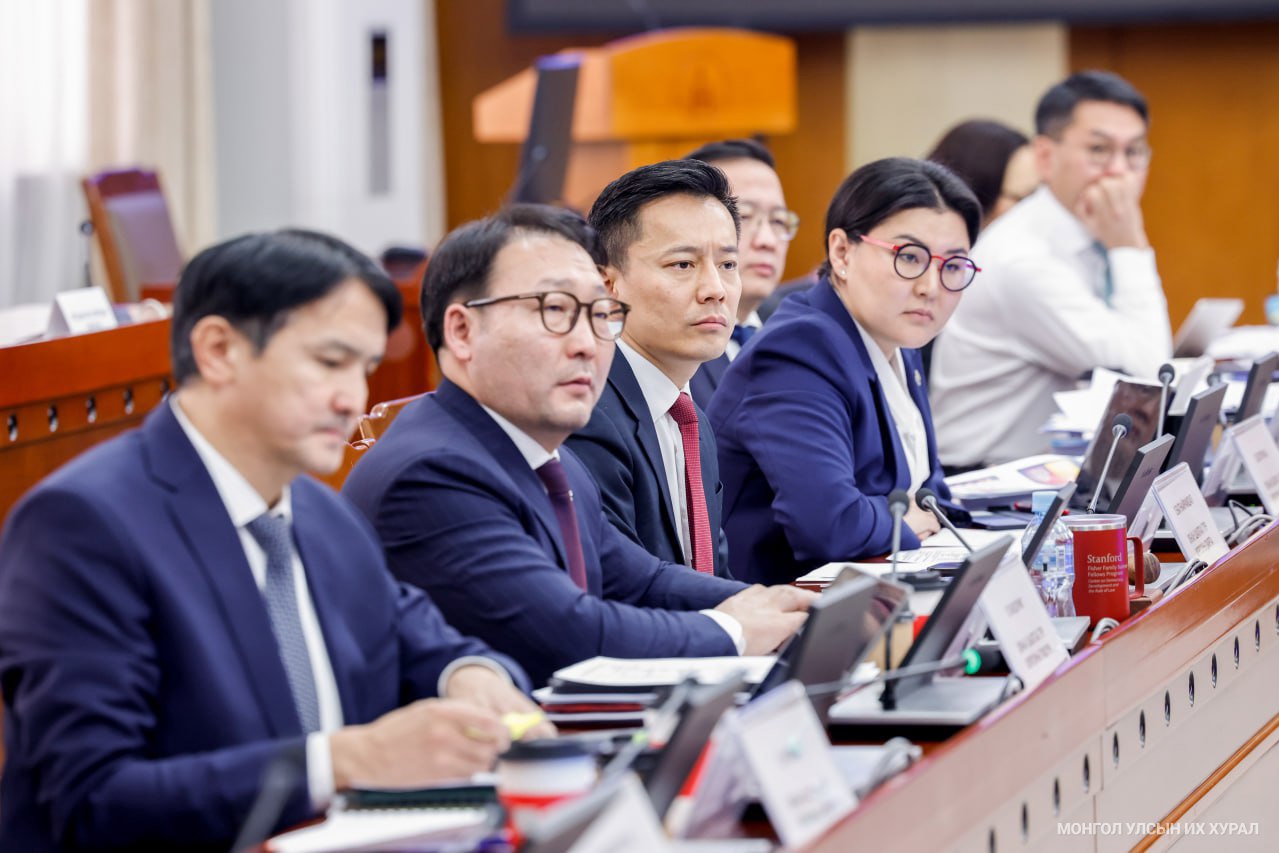 Хувь нийлүүлэгчдийн гэрээний талаар болон Оюу толгой төслөөс Монгол Улсын хүртэх өгөөжийн талаарх нотлох баримтуудыг шинжлэн судална