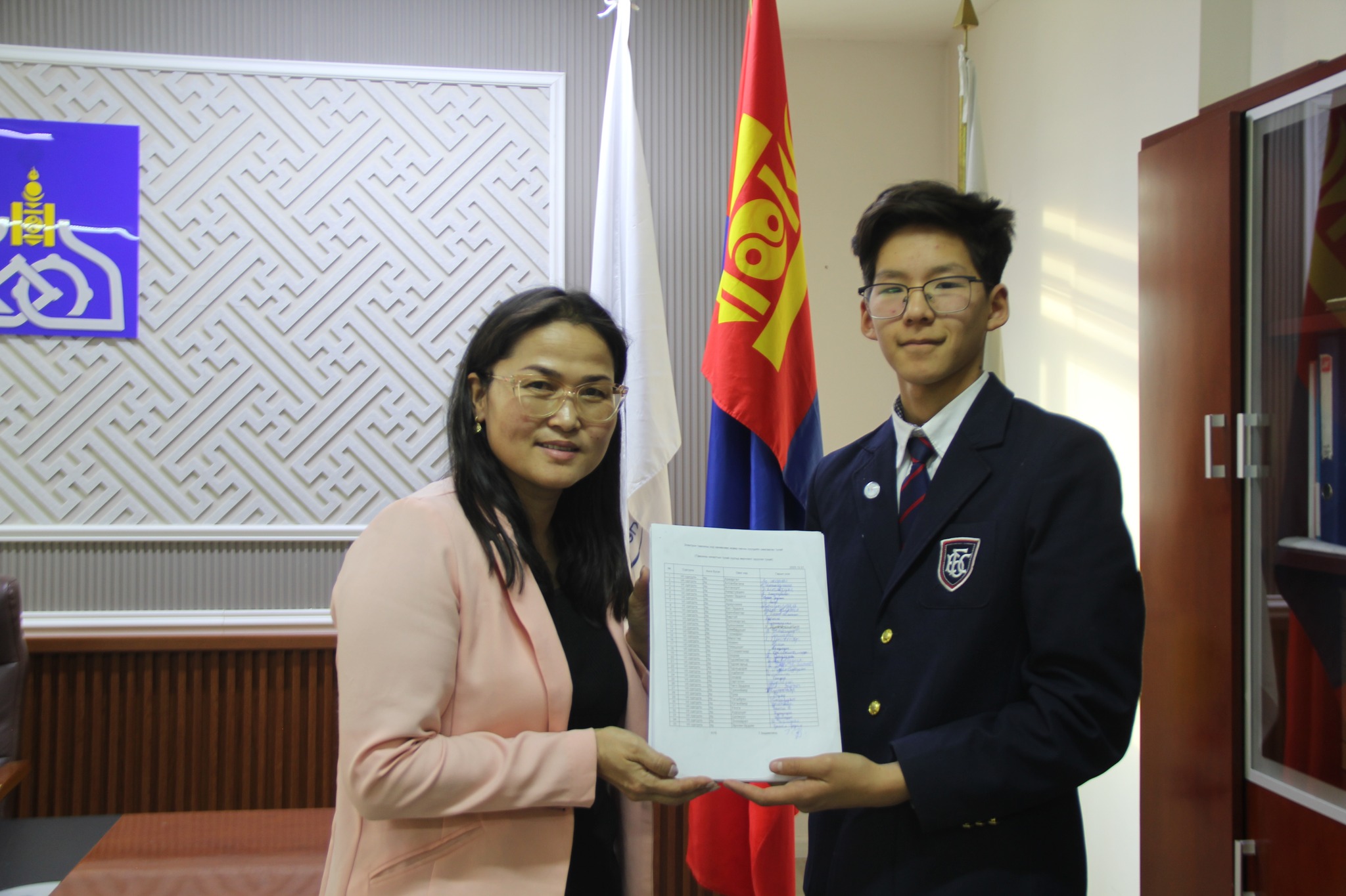 Ховд аймгийн Хүүхдийн зөвлөл электрон тамхийг хориглох заалтыг дэмжжээ