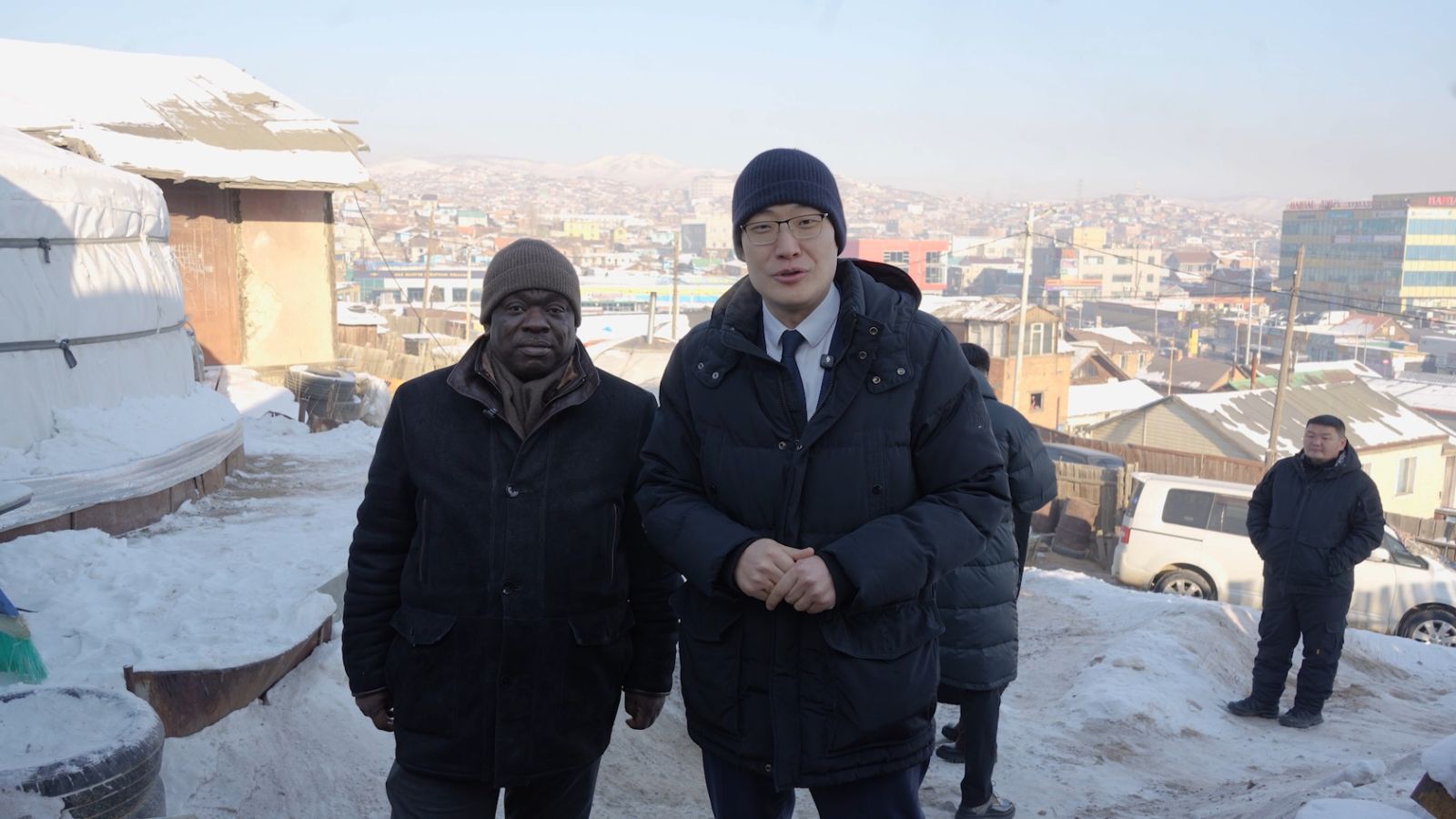 Эваристэ Коуасси Комлан: Хүүхдүүд өглөө хичээлд явахдаа дулаахан гэрт сэрж байгаад баяртай байна