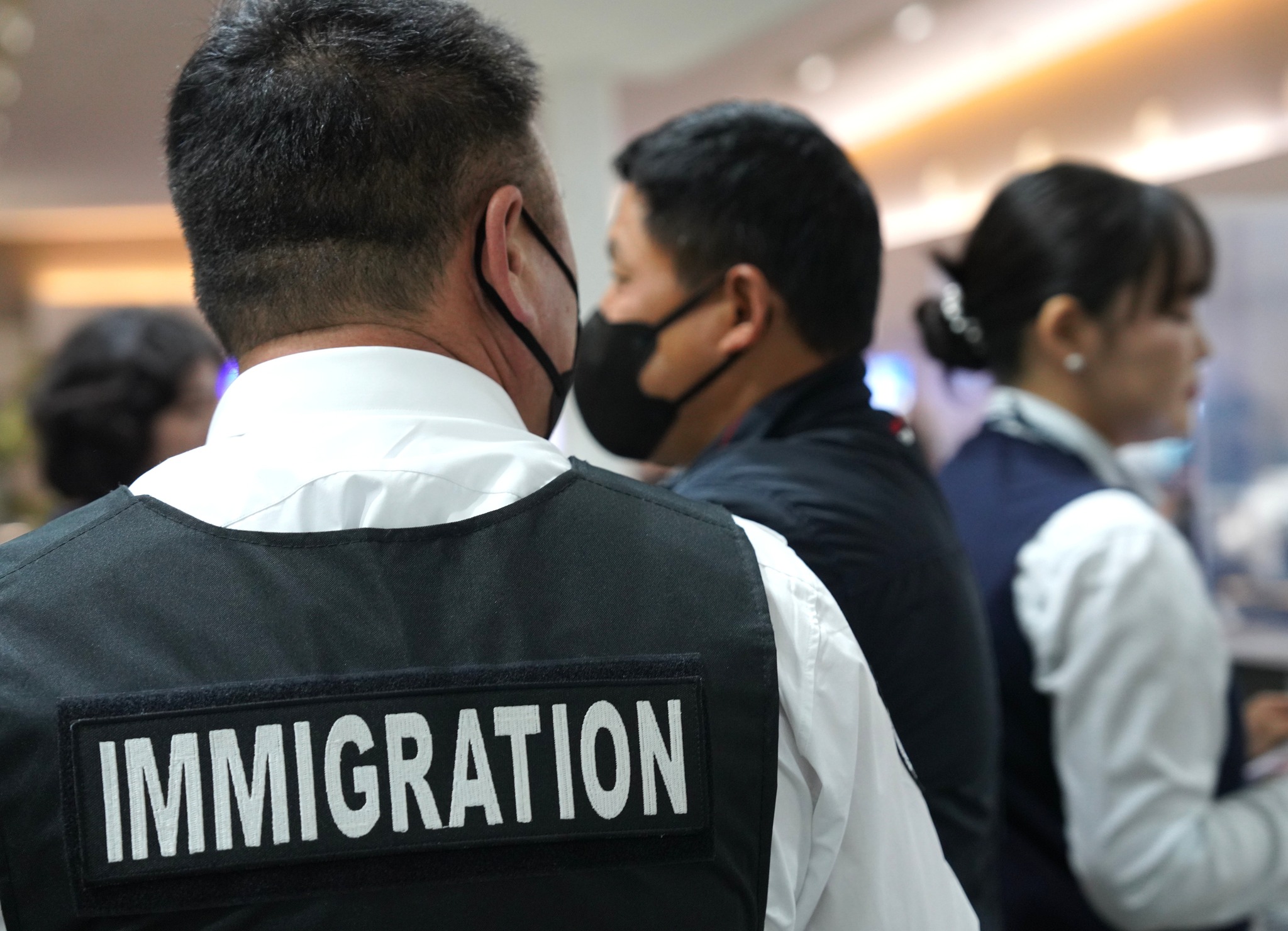 Интерполоор эрэн сурвалжилж байсан ОХУ-ын иргэнийг албадан гаргав