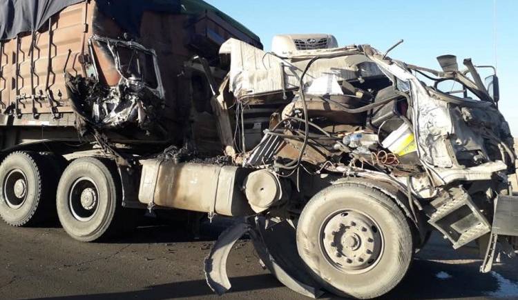 Нүүрсний тээврийн автомашинууд мөргөлдөж, жолооч нь амиа алджээ