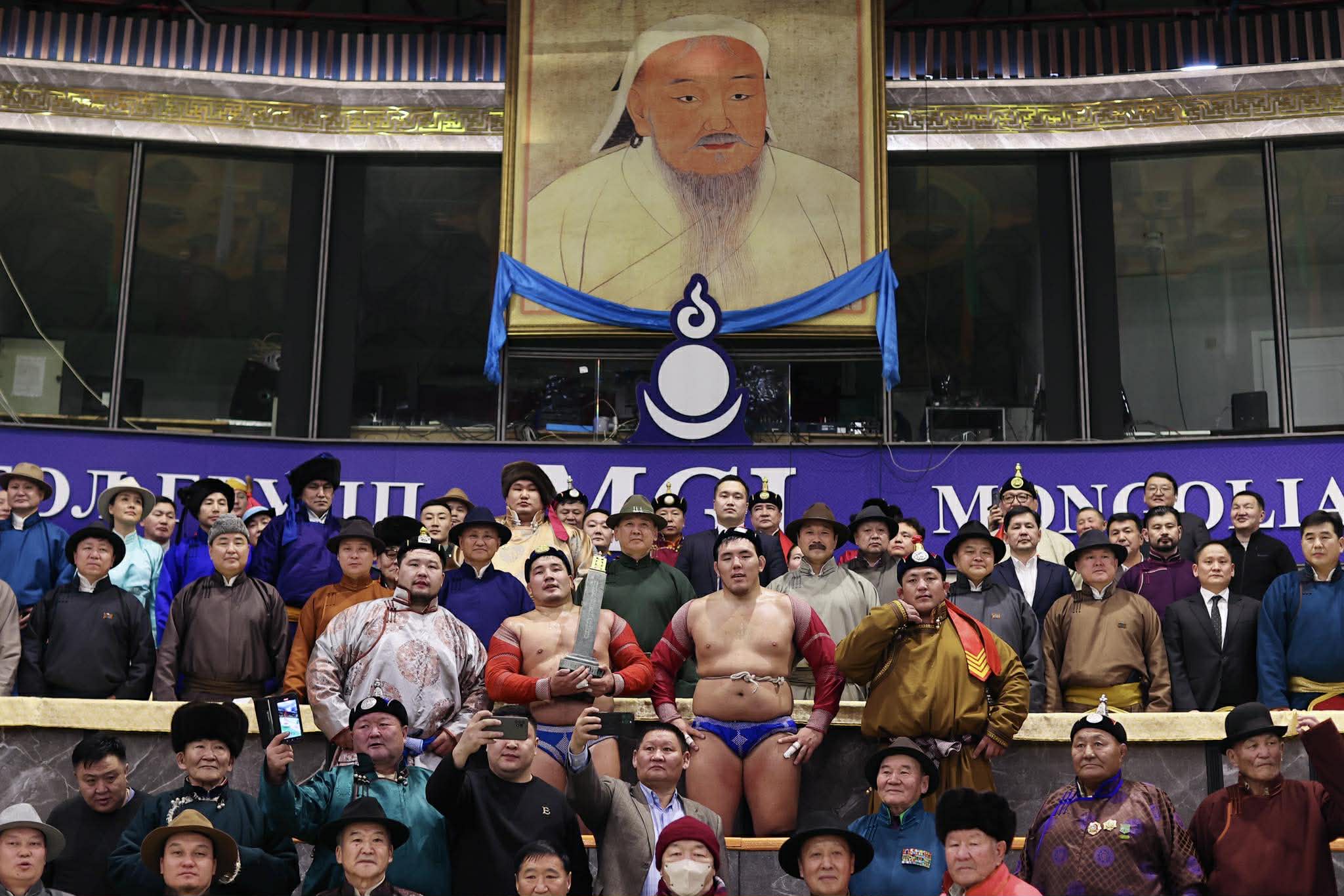 Фото мэдээ: Монгол Улсын Ерөнхийлөгчийн нэрэмжит цомыг Улсын арслан Б.Орхонбаяр хүртлээ