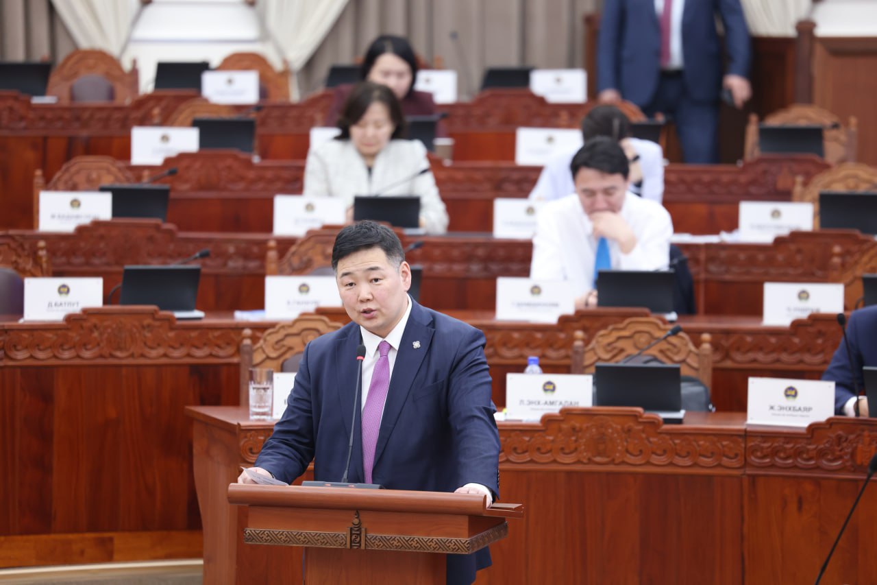 С.Эрдэнэбат: Тэтгэврийн зээл нэмж олгоход банкууд батлан даагчийн өндөр шаардлага тавиад эхэлсэнд ахмадууд бөөн гомдол болж байна