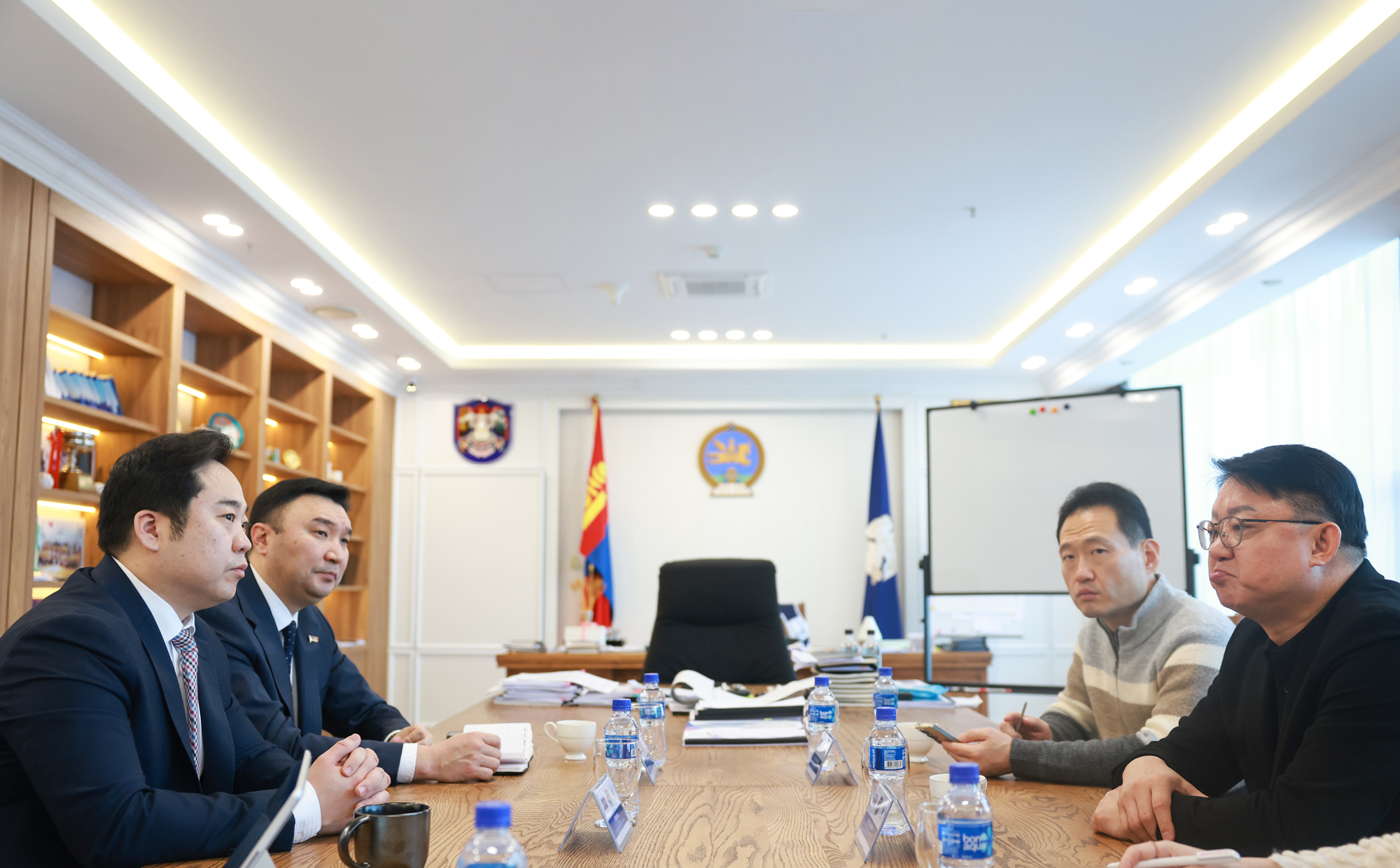 Баянзүрх дүүрэгт цэцэрлэгт хүрээлэн байгуулах талаар санал солилцжээ