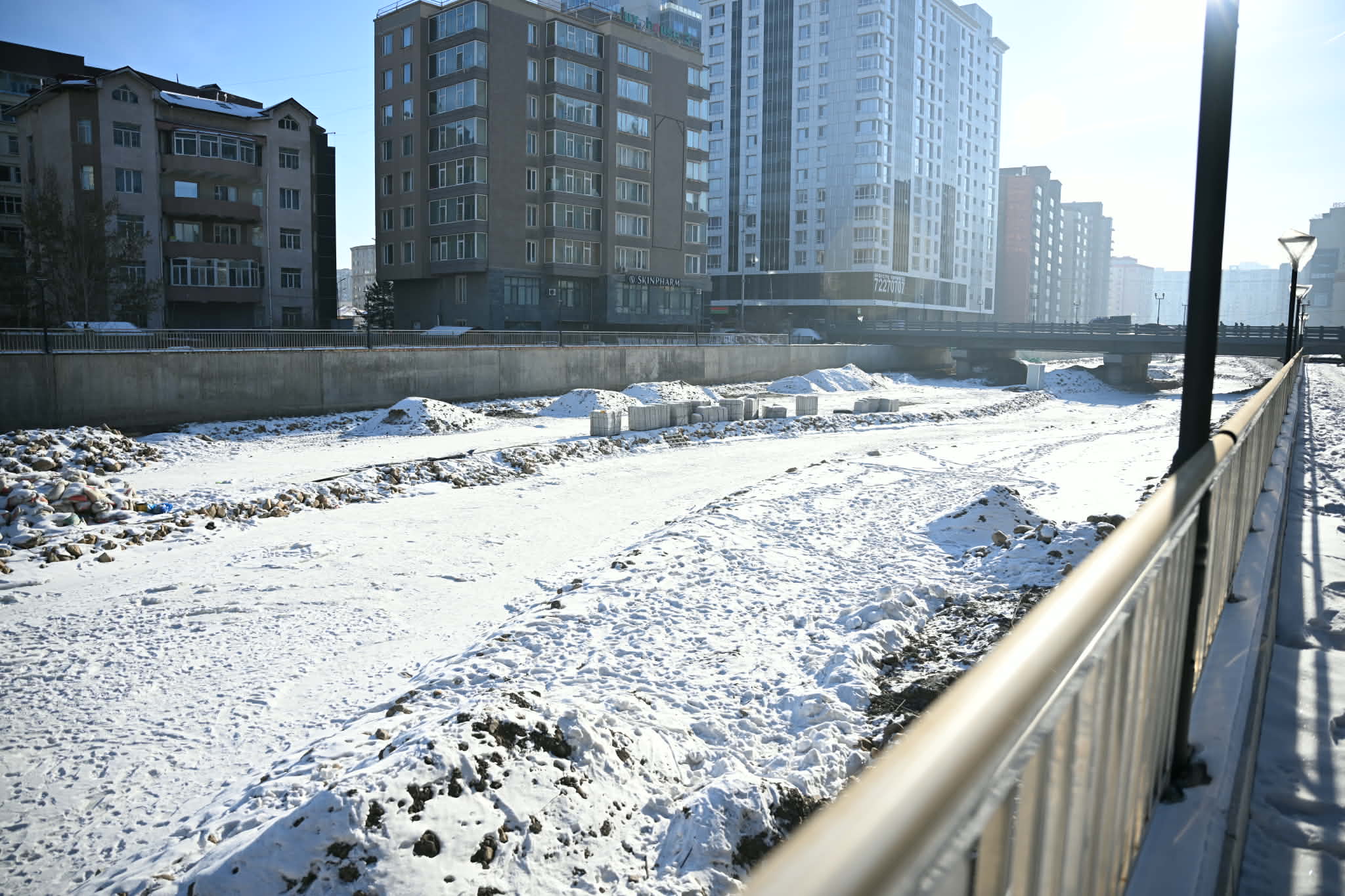Сэлбэ голын явган зам болон бусад тохижилтын ажил 50 хувийн гүйцэтгэлтэй байна