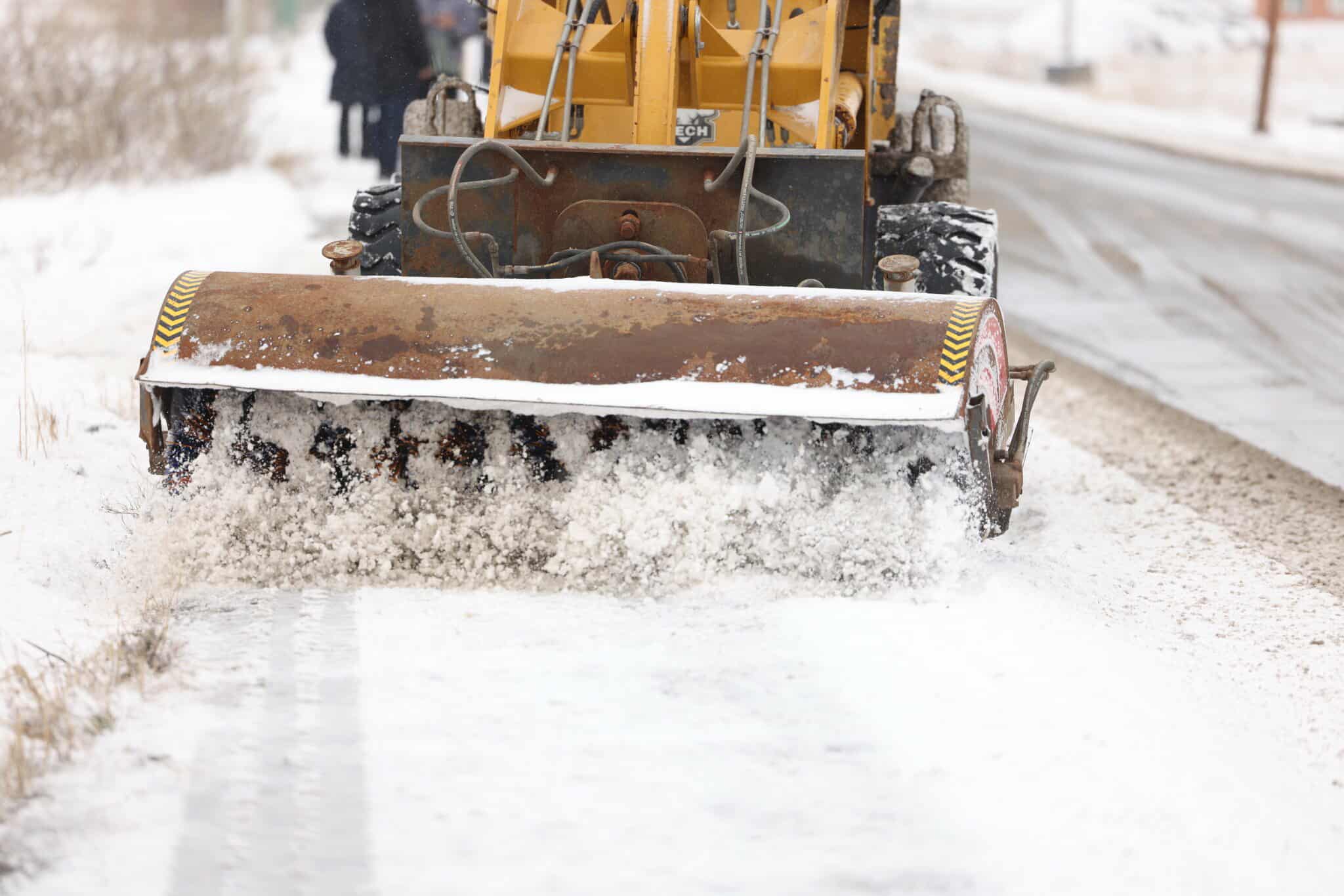 Халтиргаа гулгаанаас сэргийлэн ажиллаж байна