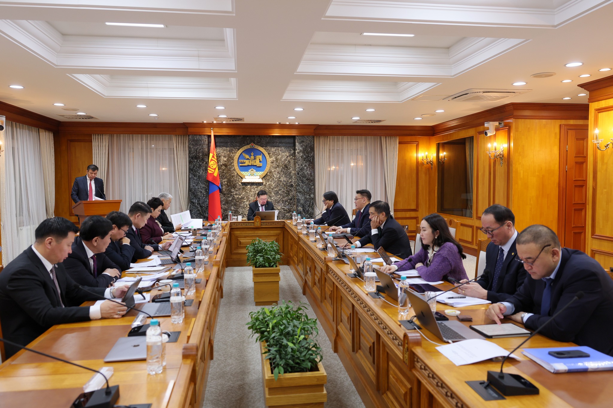 Бор тээгийн ордын хөрөнгө оруулагчийг тодруулах сонгон шалгаруулалтын талаар хэлэлцэж байна