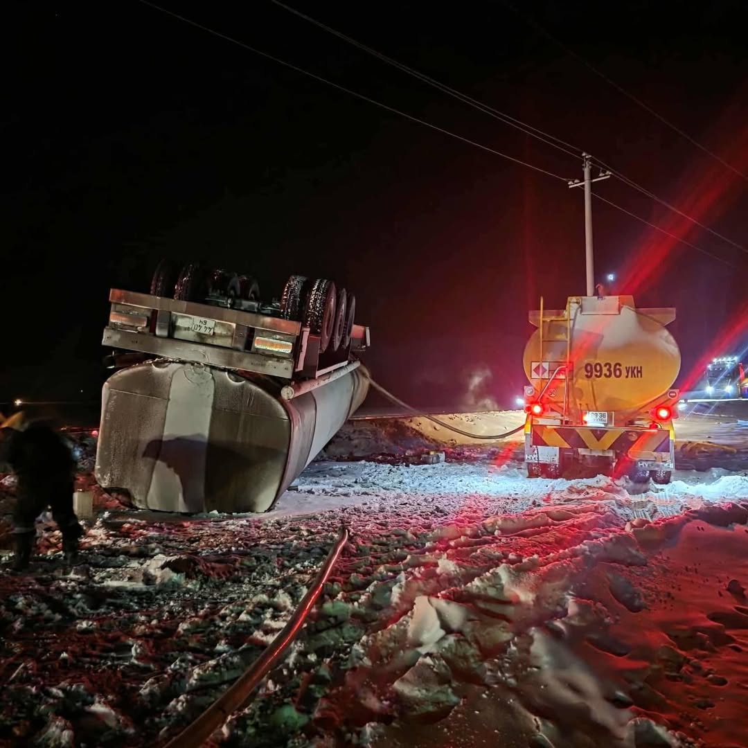 Шатахуун ачсан машин осолдож, 16 тн түлш асгарчээ