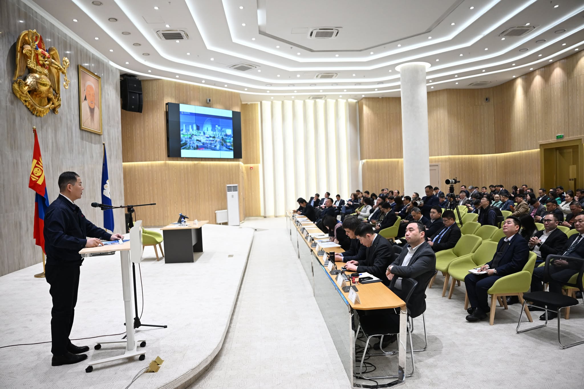 Улаанбаатар хотод хэрэгжиж буй 16 мега төслийн явцын талаар хэлэлцжээ