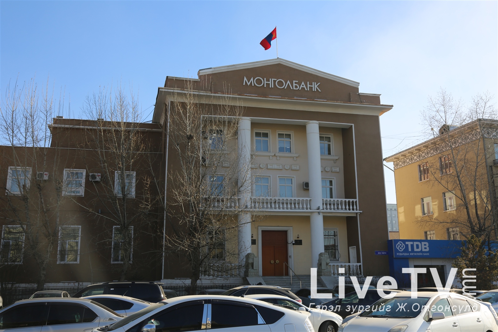 Монголбанкны 126 ажилтан цомхотголд орлоо