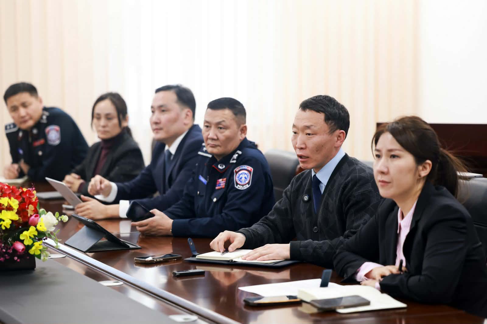 Зах, худалдааны төвийн удирдлагууд уртасгасан цагаар ажиллах саналыг дэмжихээ илэрхийлэв