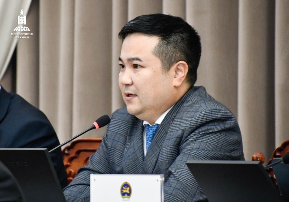 УИХ-ын гишүүн П.Сайнзориг: Танихгүй залуучууд хоргоогоод дараа нь гэнэт цохиод авсан. Хуулийн байгууллага шалгах байх