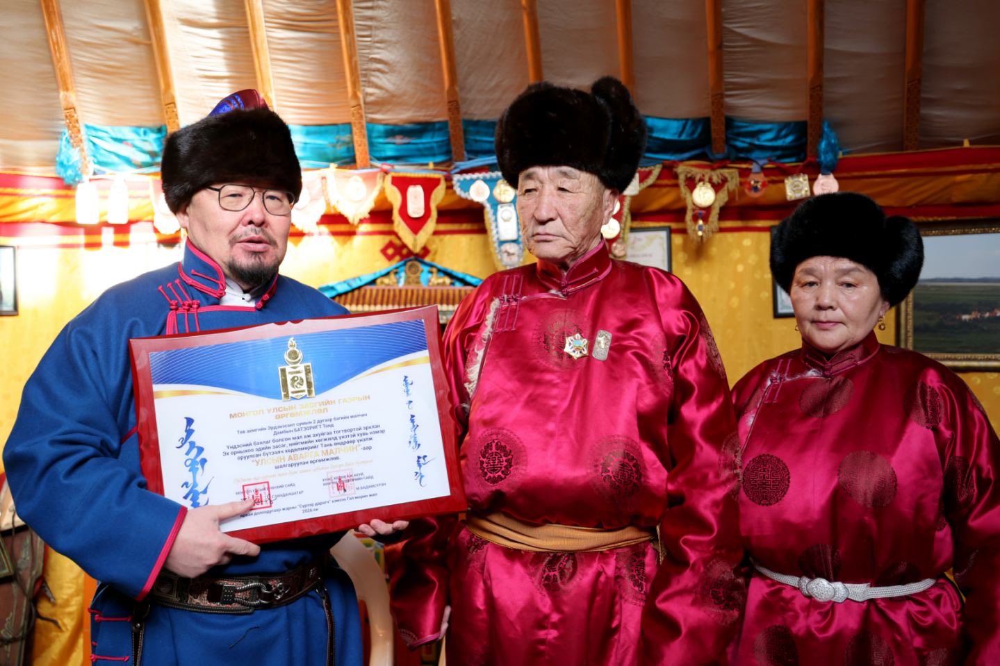 Эрдэнэсант сум сүүлийн 19 жилийн хугацаанд 22 “Улсын аварга малчин”-тай болжээ