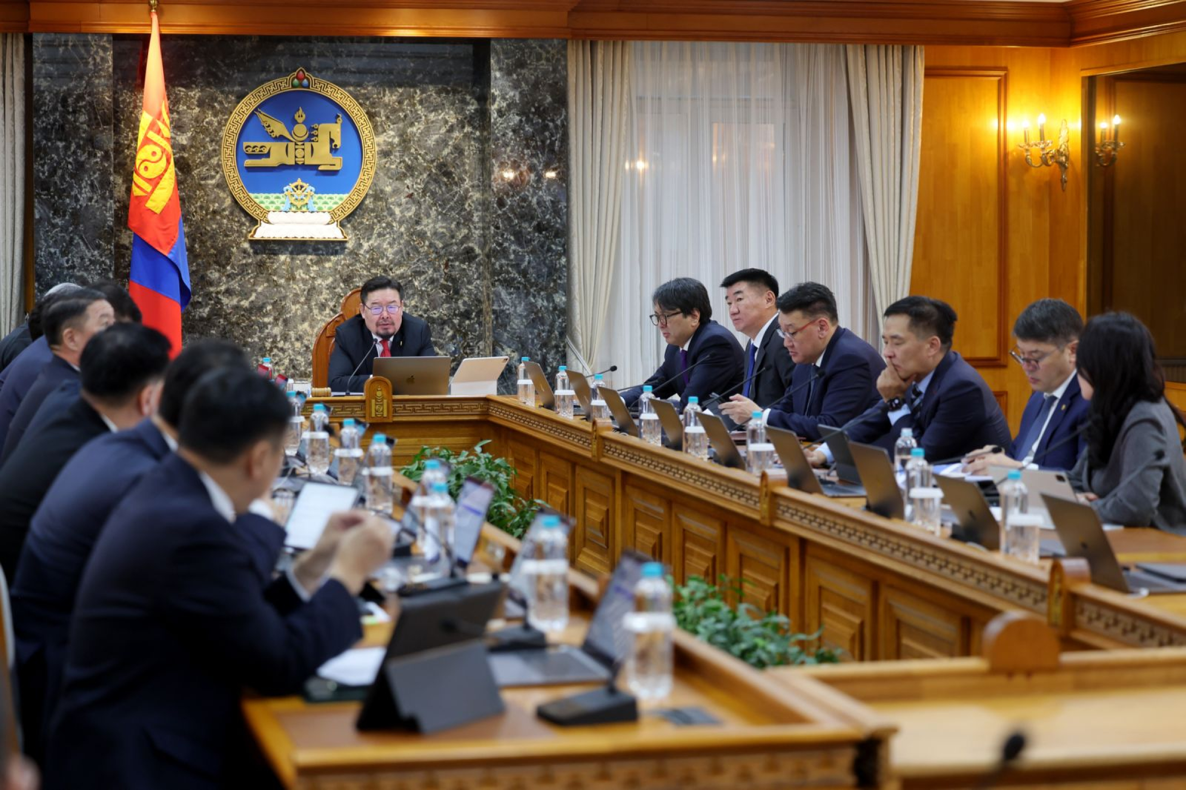 Ерөнхий сайд цагаан сарын үеэр цахилгааны хязгаарлалт хийхгүй байхыг Б.Чойжилсүрэн сайдад даалгажээ