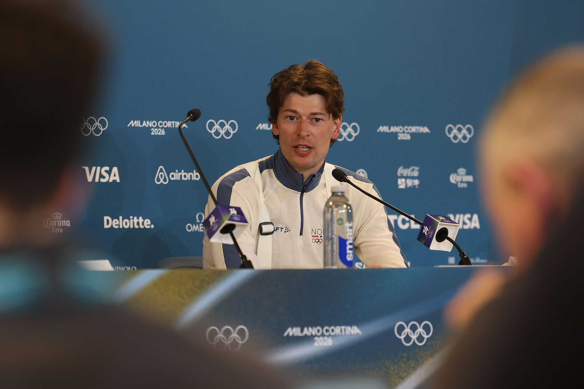 Олимпын медальт биатлонч шууд эфирээр найз охиноо хуурснаа зарлаж дуулиан тарилаа