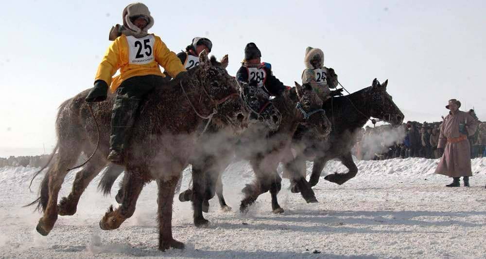 Хориглосоор атал хүүхдээр хурдан морь унуулж амийг нь эрсдүүлэв