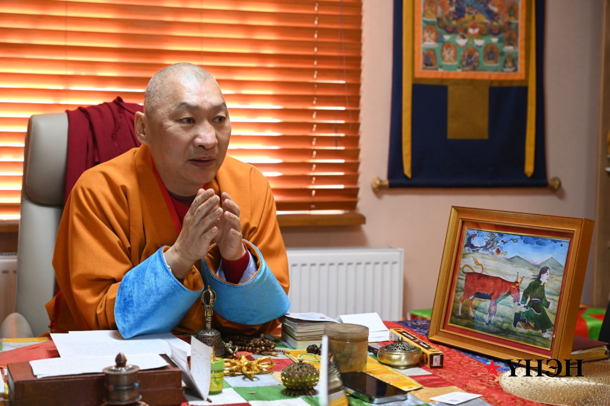 Б.Энхбат: Бүтэн жарны зурхайг үнсэн самбарт, хулсан үзгээр гараараа зурсан хүн миний багшаас өөр байхгүй