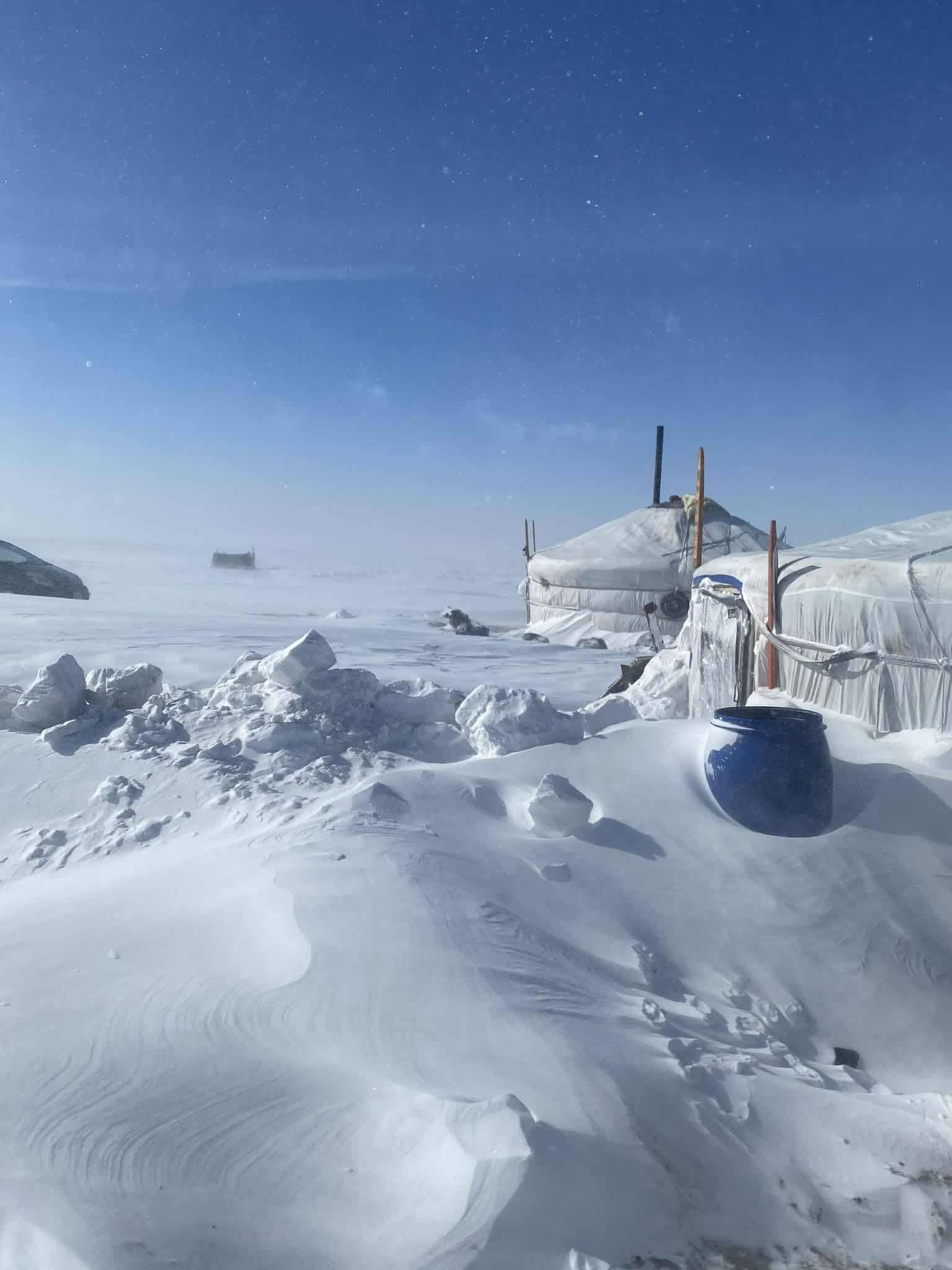 Халхгол суманд гэр бүлийн гурван хүн төөрч, эхнэр нь нас баржээ