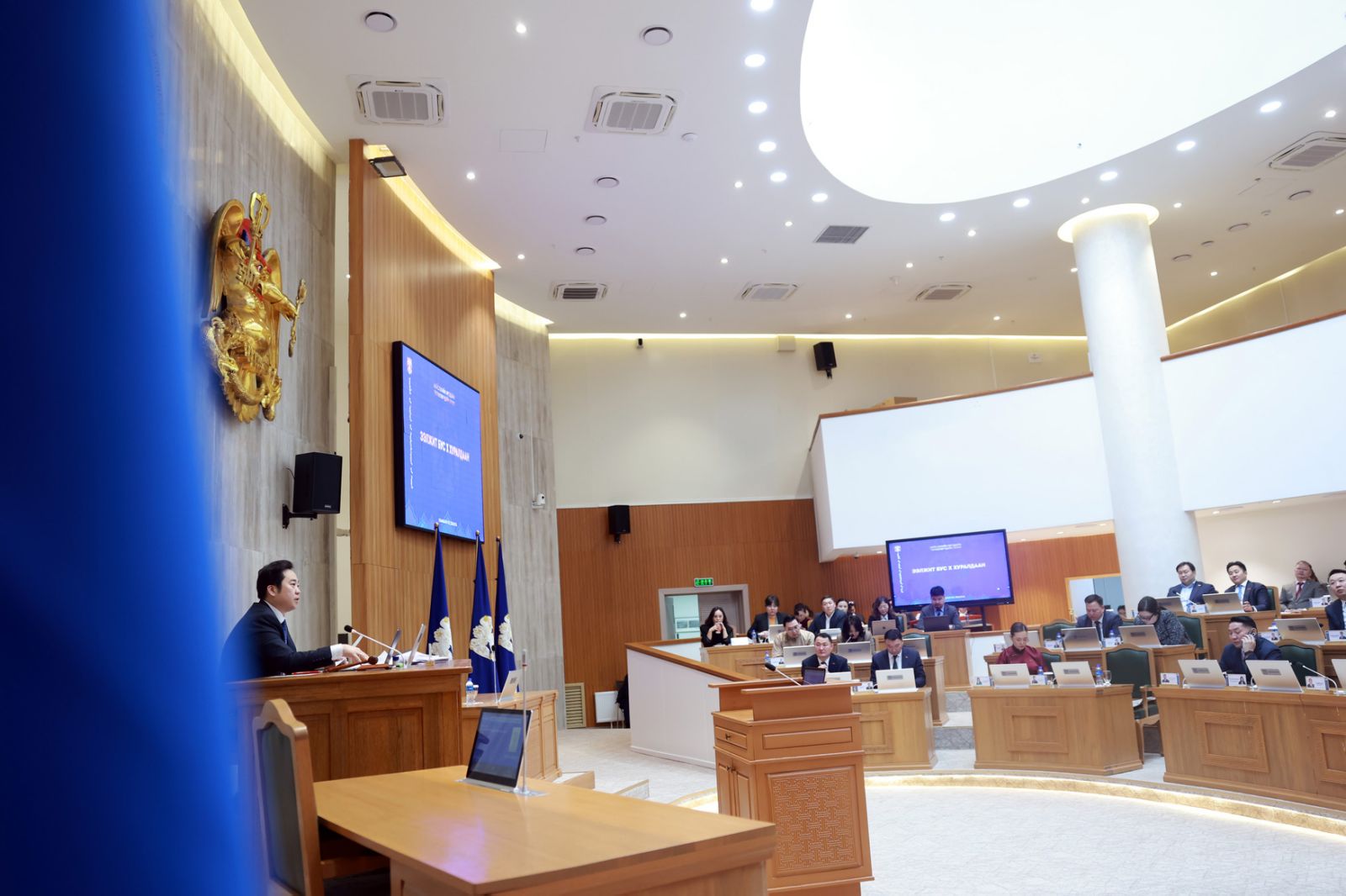 Нийслэлийн төсвийн нийт орлогыг 5 их наяд 385.8 тэрбум төгрөгөөр тооцжээ