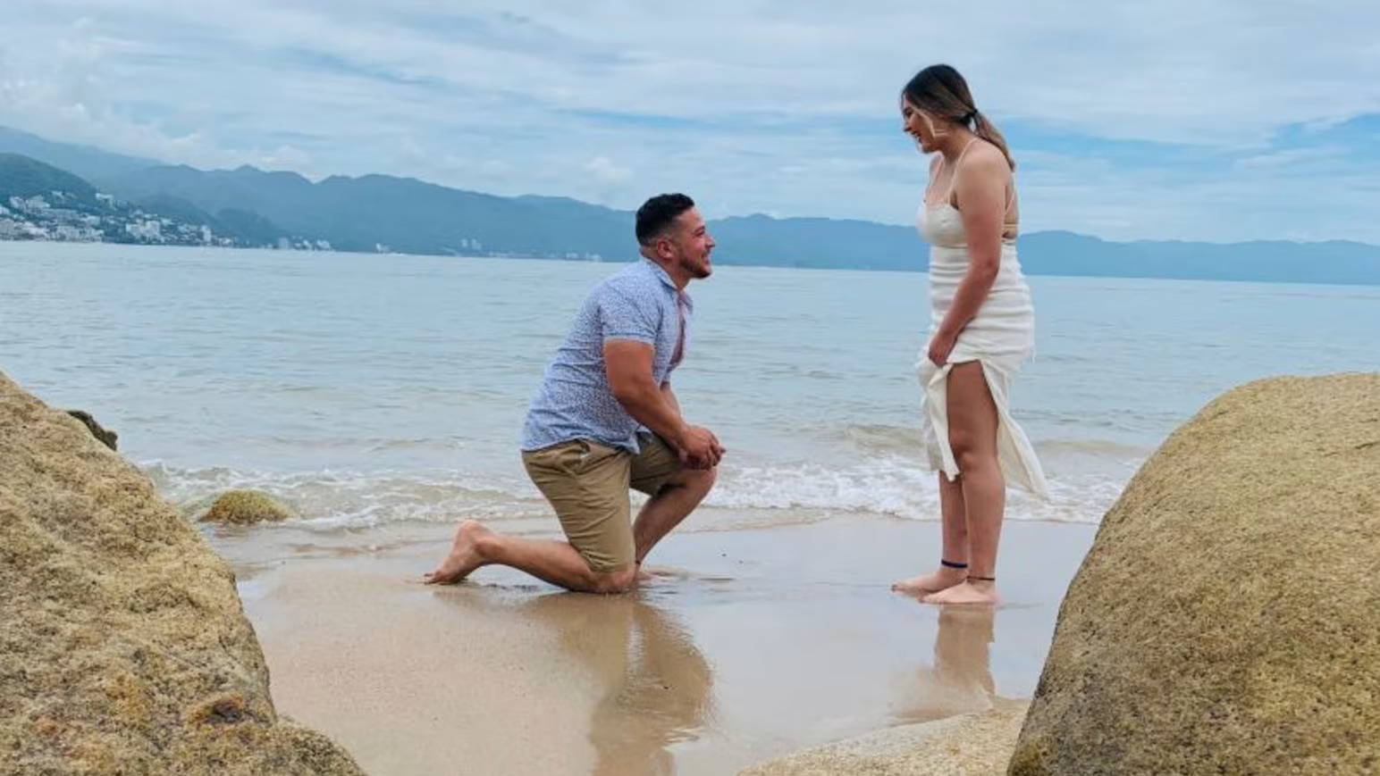 Есөн жилийн дараа эргэн учирсан хосуудын түүх олон улсын хэвлэлд