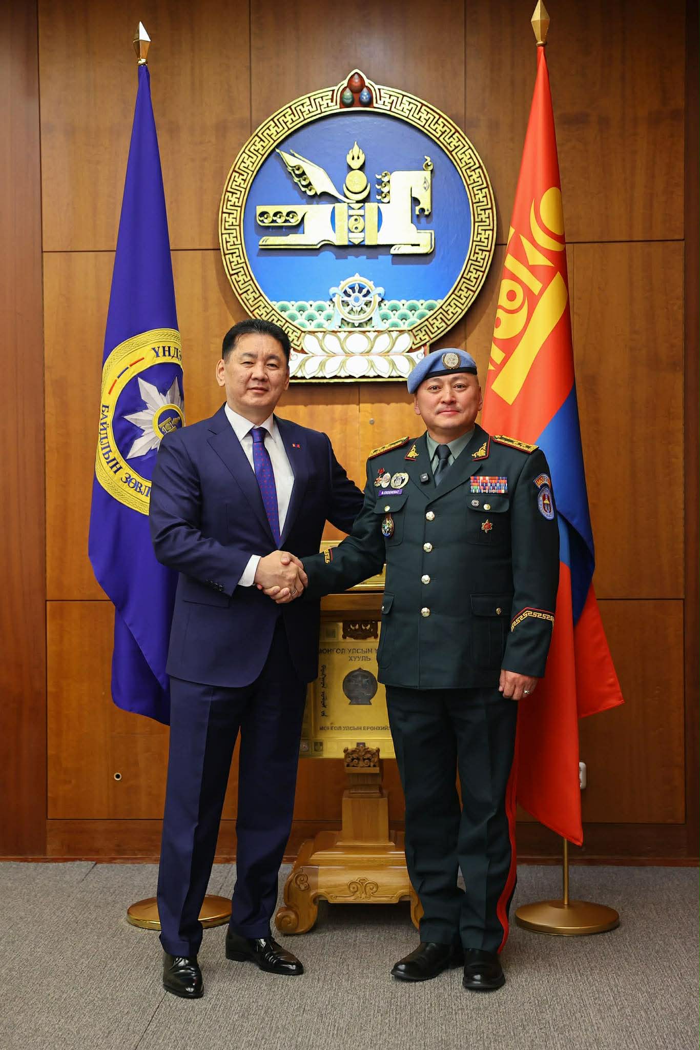 Ерөнхийлөгч У.Хүрэлсүх хошууч генерал Б.Эрдэнэбатыг хүлээн авч уулзав