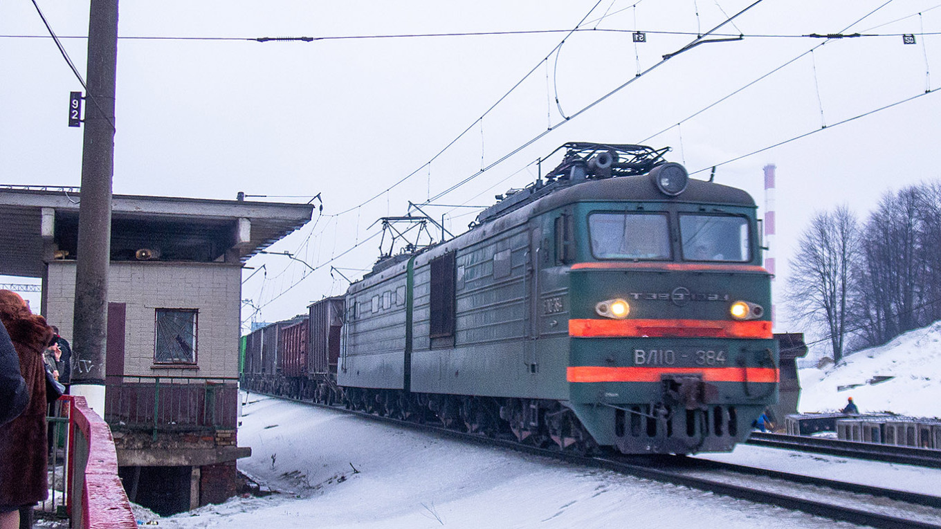 Оросын төмөр зам компани санхүүгийн хямралын улмаас олон мянган ажилтнаа цомхотгож байна