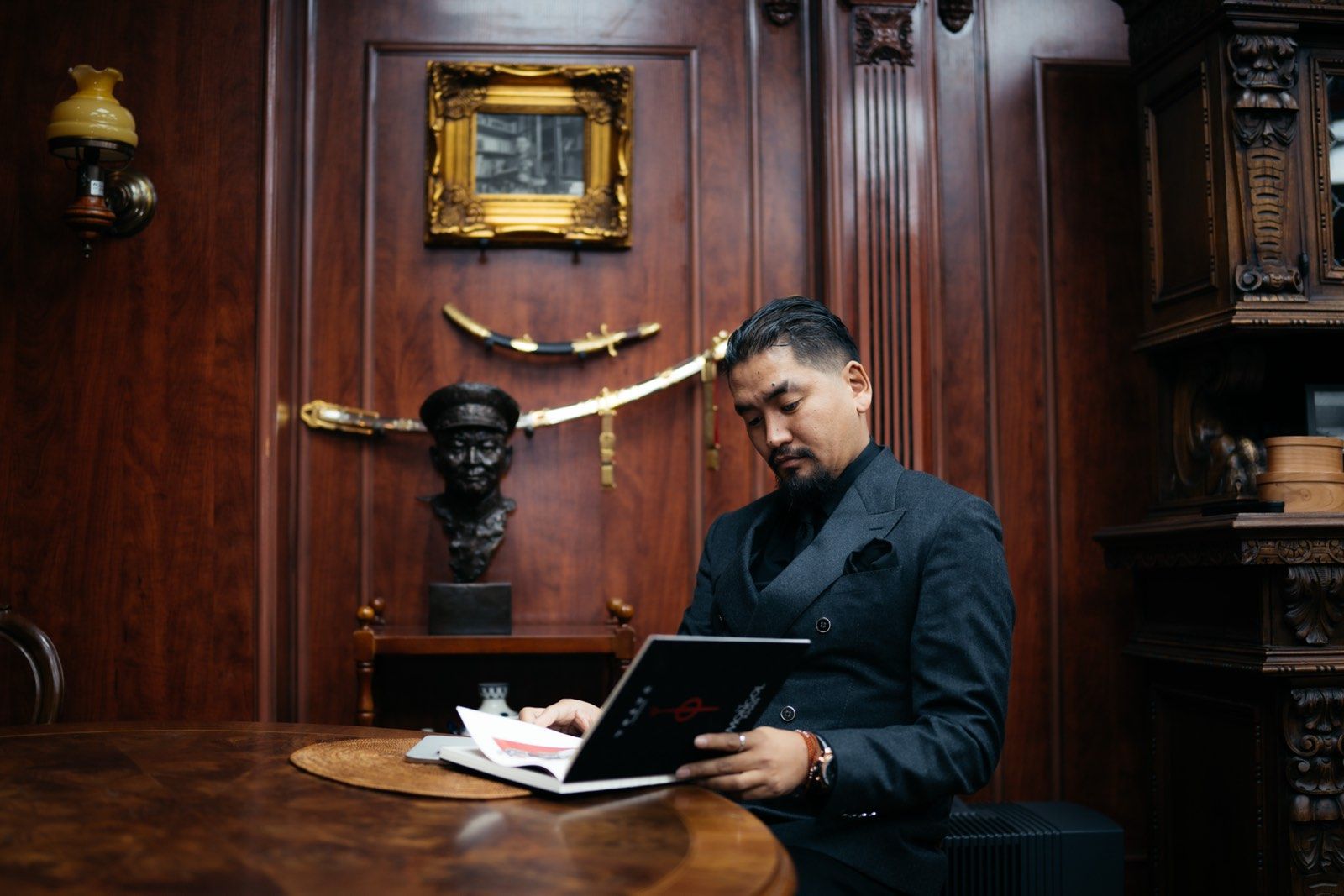 А.Амундраг шавай нь ханатал яриулмаар байна!