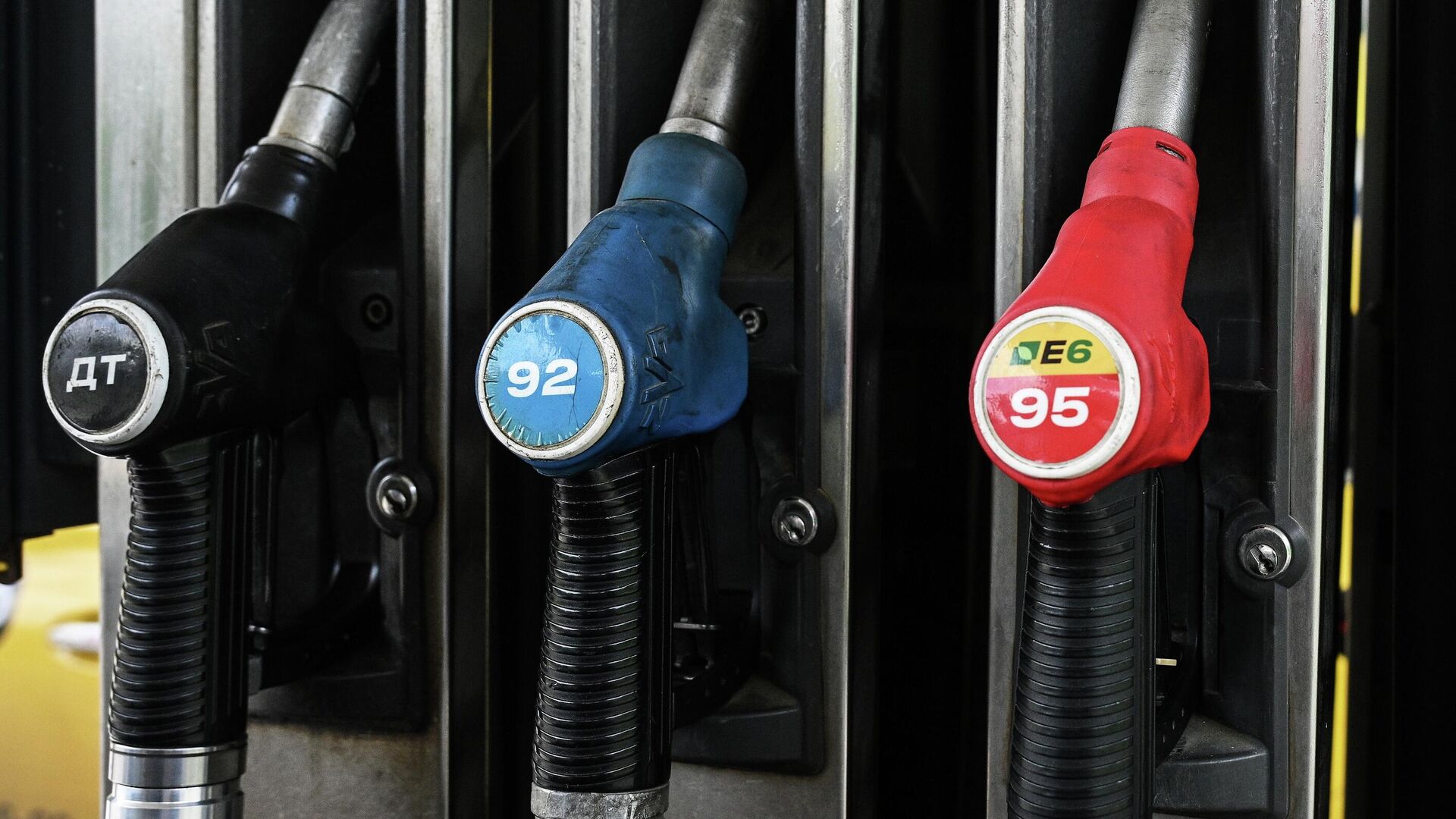 ОХУ бензиний экспортын хоригоо үйлдвэрлэгчдэд хамааруулан өргөжүүллээ