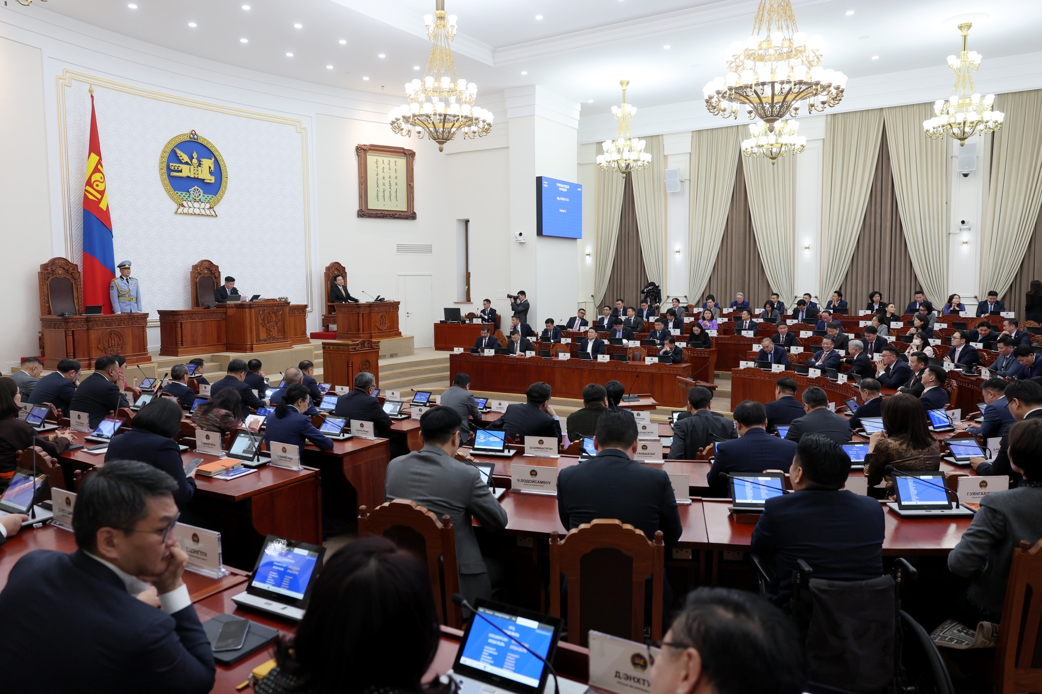 Ерөнхий сайд Н.Учралын тэргүүлсэн шинэ Засгийн газар ажилдаа орлоо