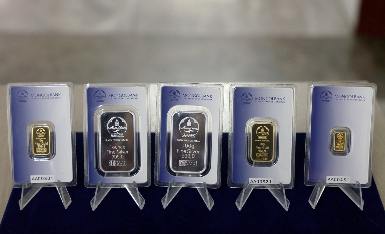 Монголбанк дурсгалын зориулалттай алт, мөнгөн гулдмай худалдаалж байна