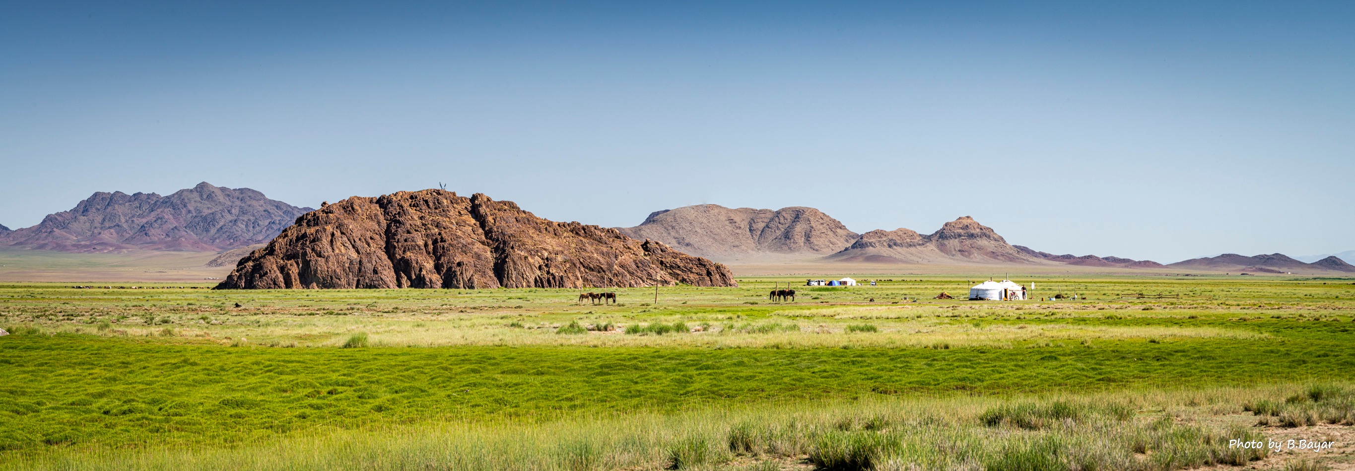 Баруун болон төвийн аймгуудын баруун хэсгээр нойтон цас орж, шуурна
